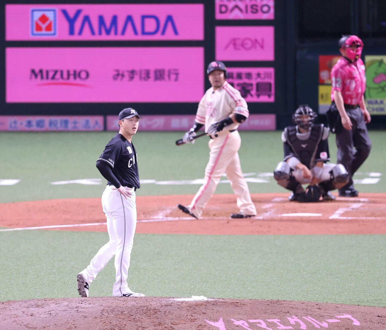 ソフトバンク対ロッテ　4回裏ソフトバンク無死一、二塁、山川穂高に左越え勝ち越し3点本塁打を浴びた田中晴也（撮影・梅根麻紀）＝2026年5月9日