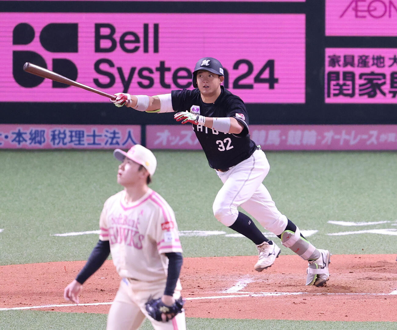 ソフトバンク対ロッテ　8回表ロッテ1死、佐藤都志也は右越えに同点本塁打を放つ（撮影・梅根麻紀）