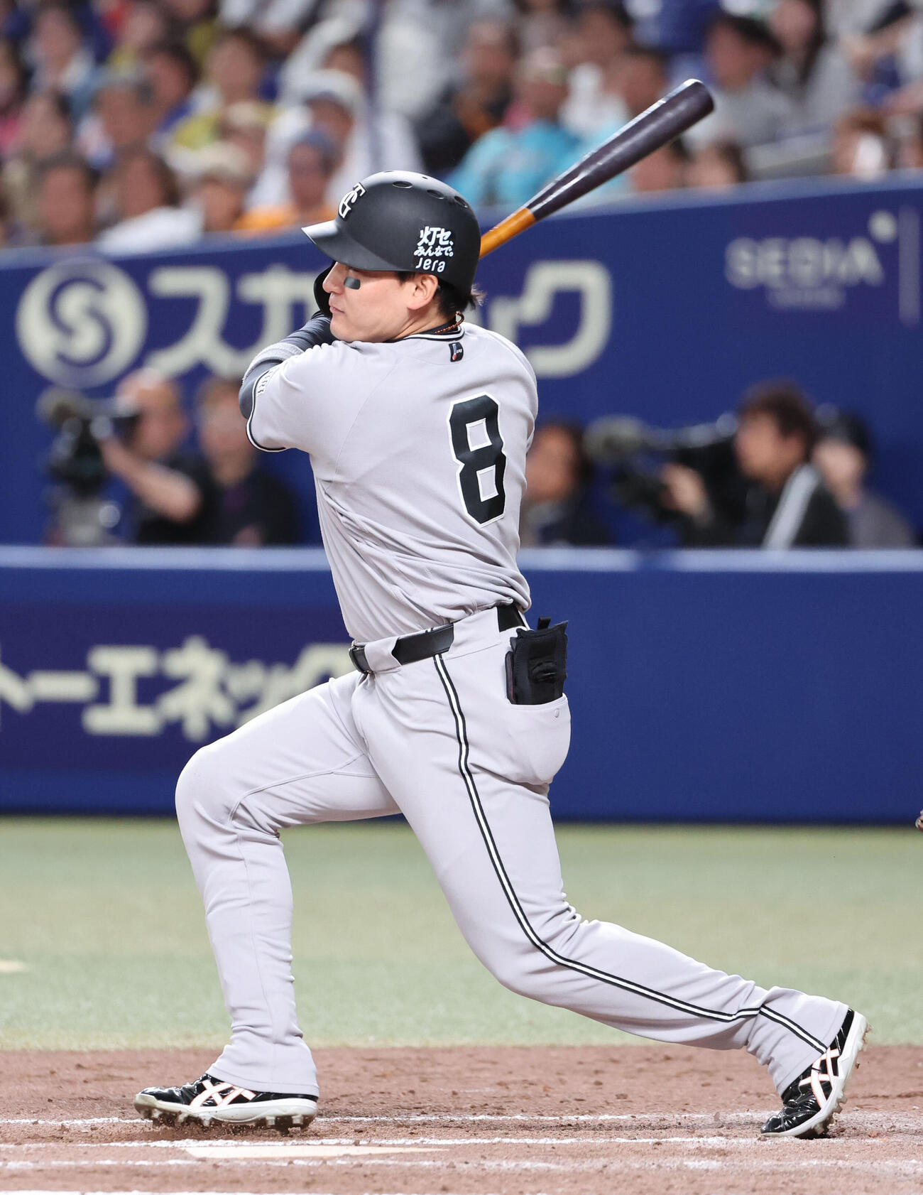 中日対巨人　8回表巨人1死一塁、代打丸佳浩は右中間に本塁打を放つ（撮影・西尾就之）