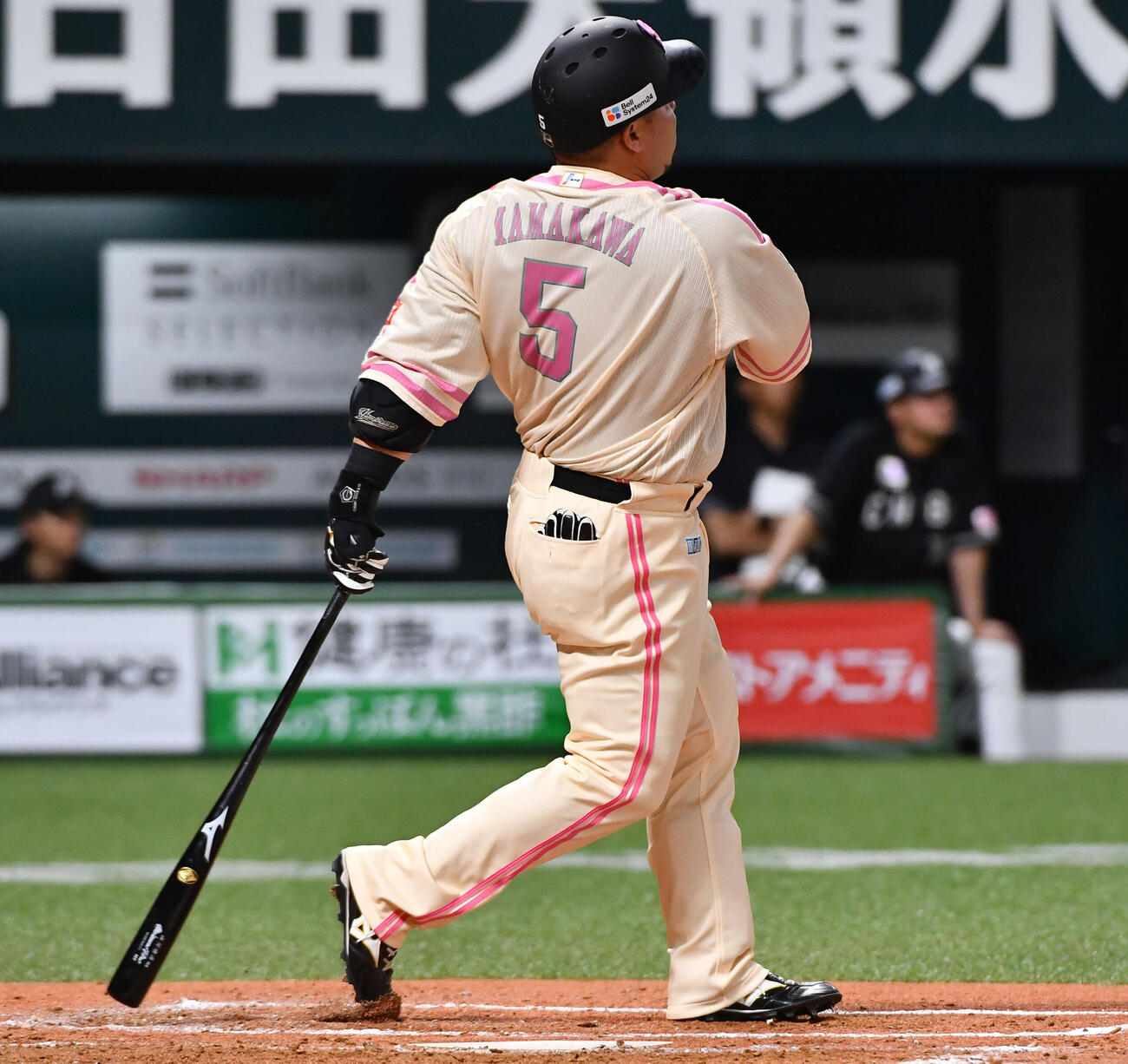 ソフトバンク対ロッテ　4回裏ソフトバンク無死一、二塁、山川穂高は勝ち越しの左越え3点本塁打を放つ（撮影・岩下翔太）