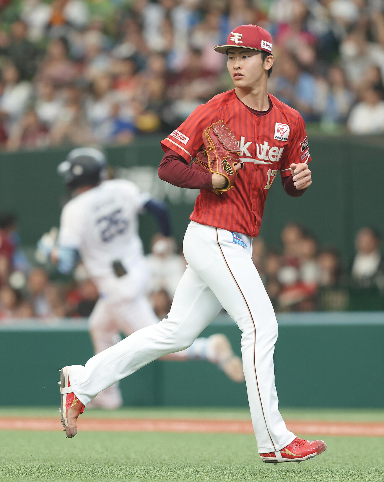 西武対楽天　6回裏西武無死一塁、ネビンに適時二塁打を浴びる古謝樹（撮影・河田真司）
