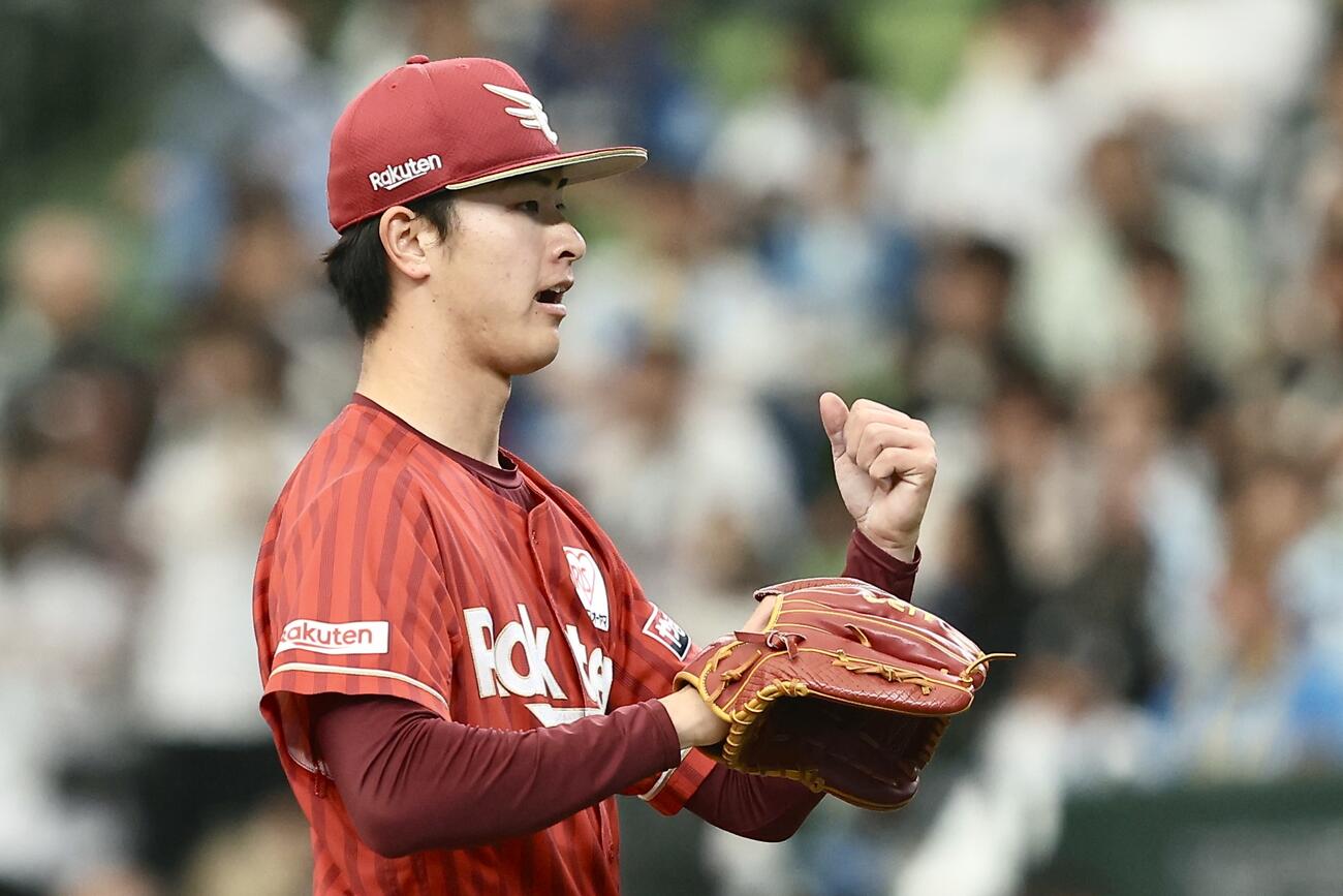 西武対楽天　5回裏を抑えガッツポーズする古謝樹（撮影・河田真司）