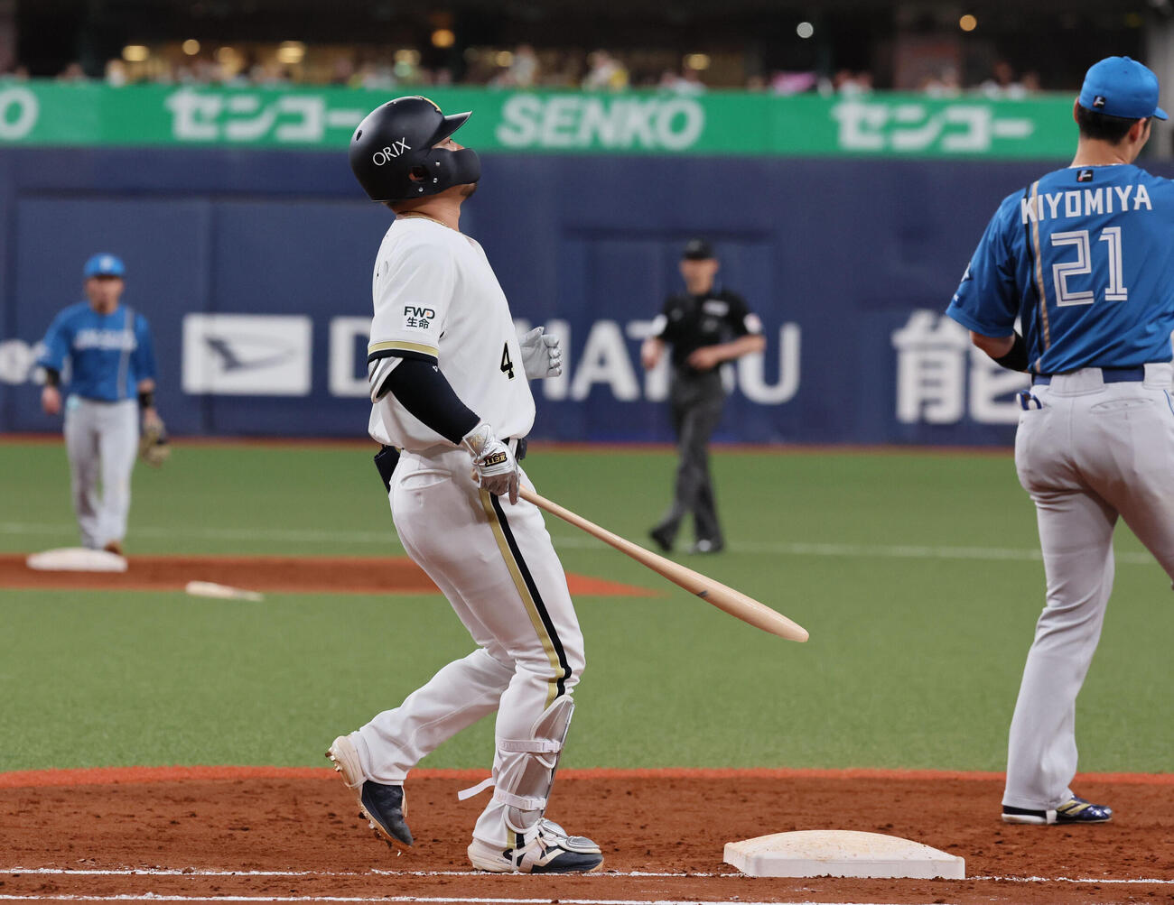 オリックス対日本ハム4回裏オリックス無死、オリックス森友哉はバットを折られて二塁ゴロに倒れる（撮影・宮崎幸一）
