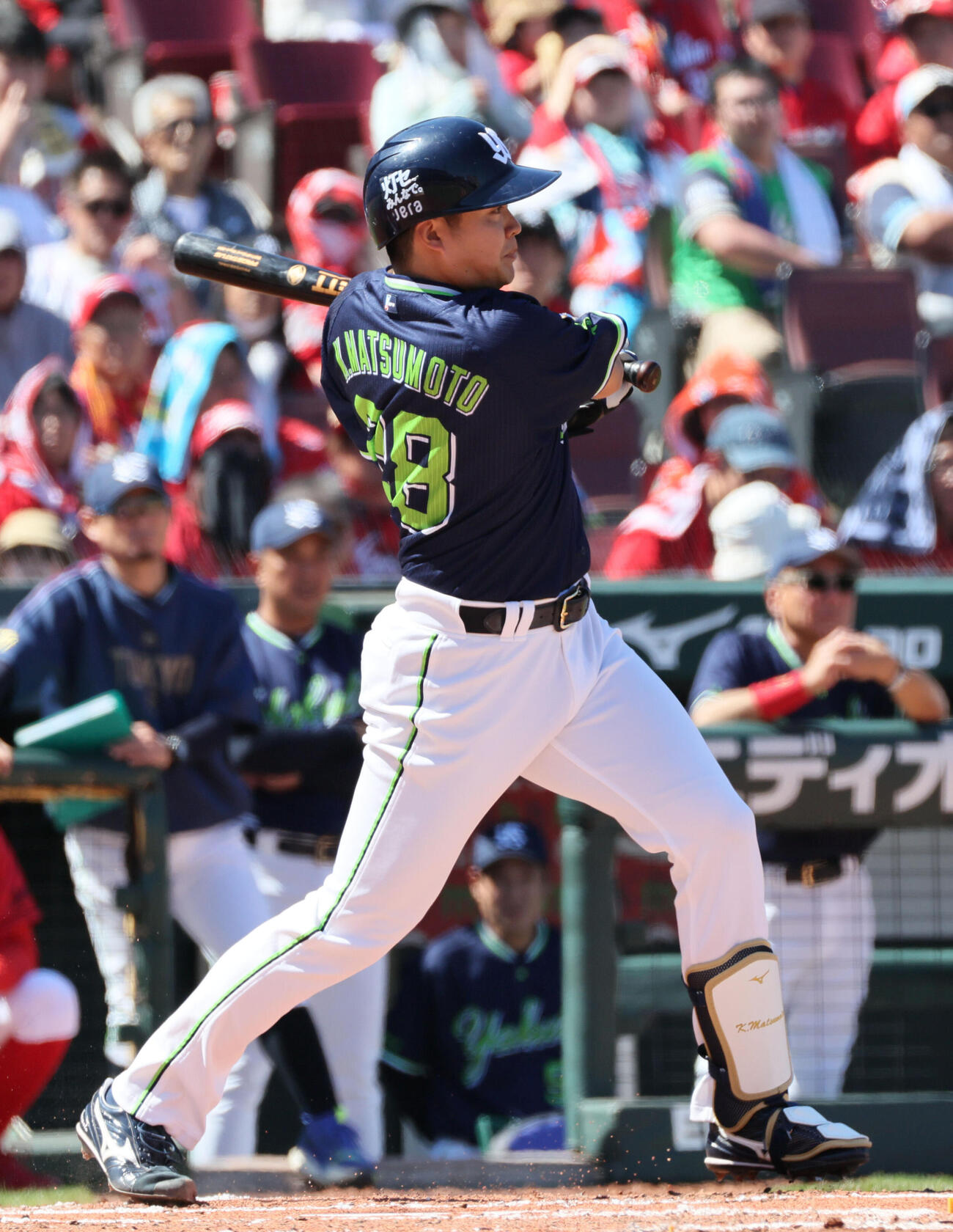 広島対ヤクルト　2回表ヤクルト2死二、三塁、松本健吾は先制2点適時打を放つ（撮影・加藤孝規）
