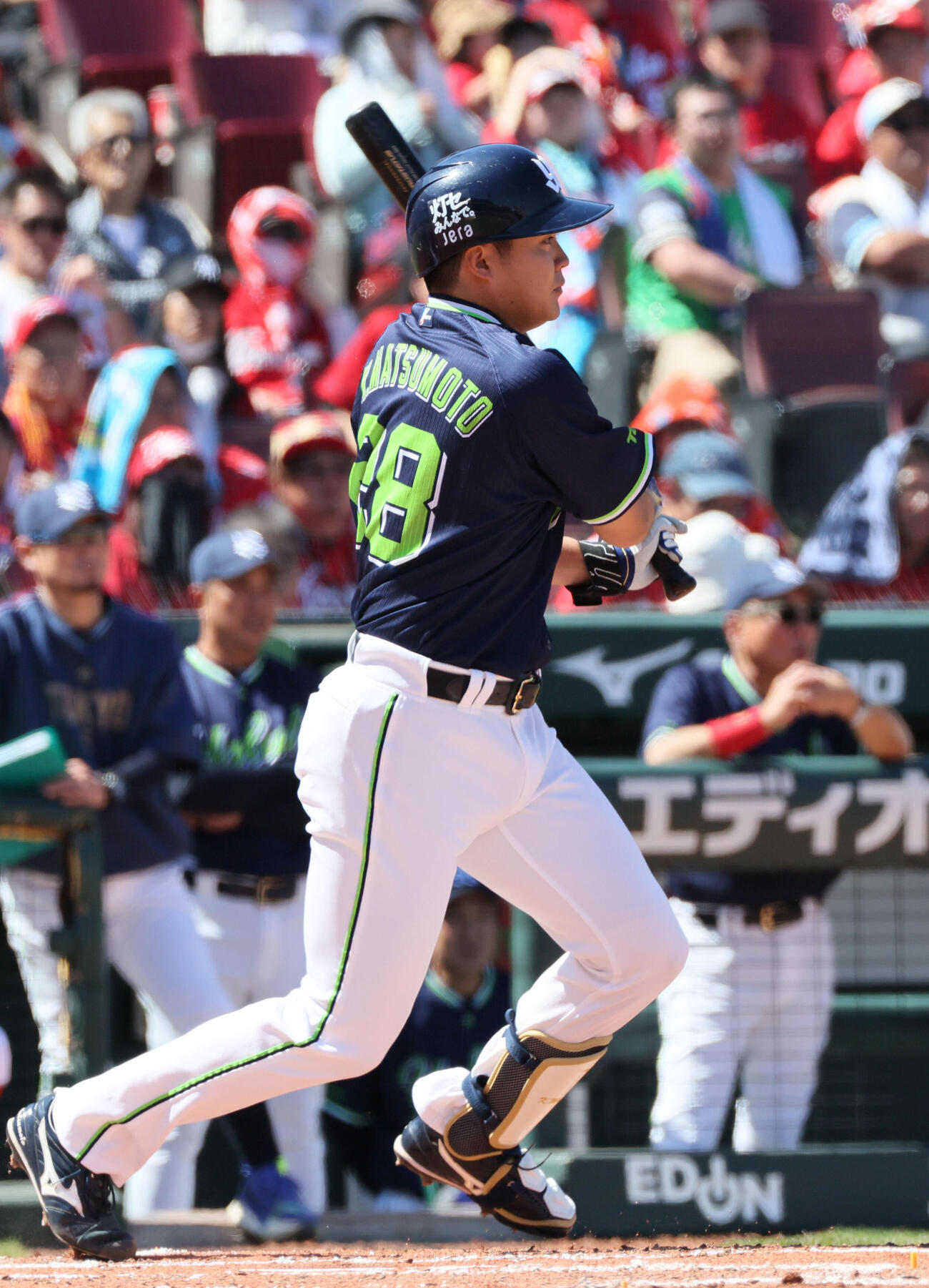 広島対ヤクルト　2回表ヤクルト2死二、三塁、松本健吾は先制左2点適時打を放つ（撮影・加藤孝規）