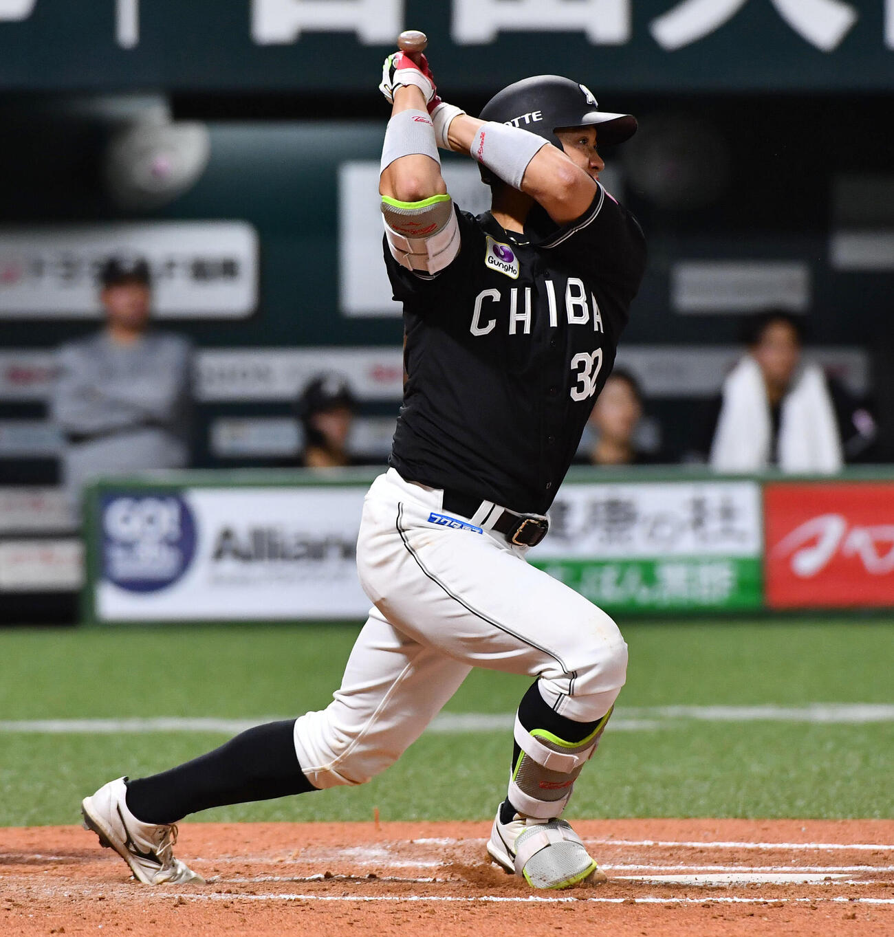 ソフトバンク対ロッテ　8回表ロッテ1死、佐藤都志也は右越え同点本塁打を放つ（撮影・岩下翔太）