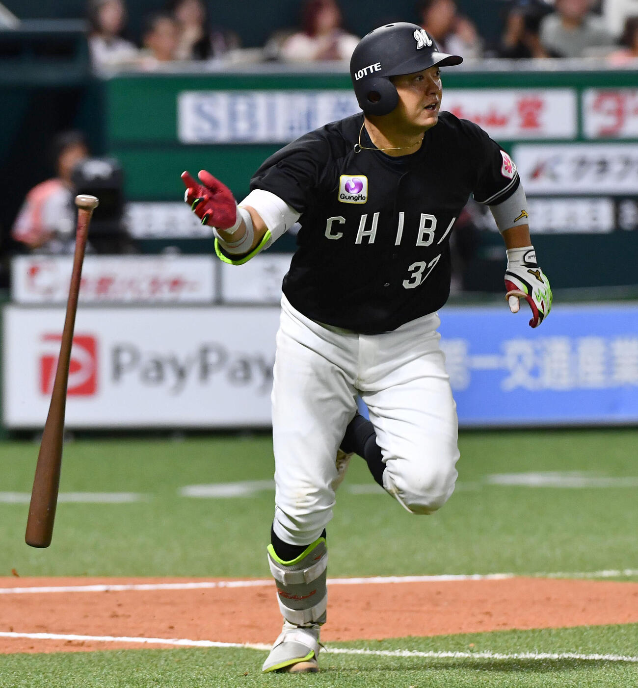 ソフトバンク対ロッテ　8回表ロッテ1死、佐藤都志也は右越え同点本塁打を放つ（撮影・岩下翔太）