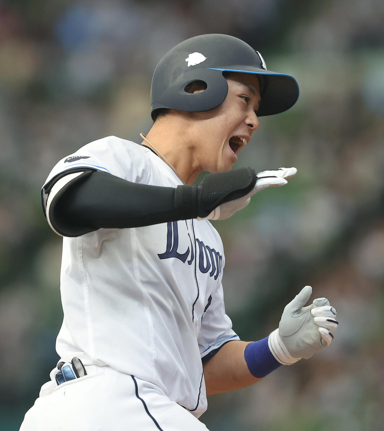 西武対楽天　6回裏西武無死一、三塁、逆転3点本塁打を放ち歓喜の表情でダイヤモンドを回る平沢大河（撮影・河田真司）