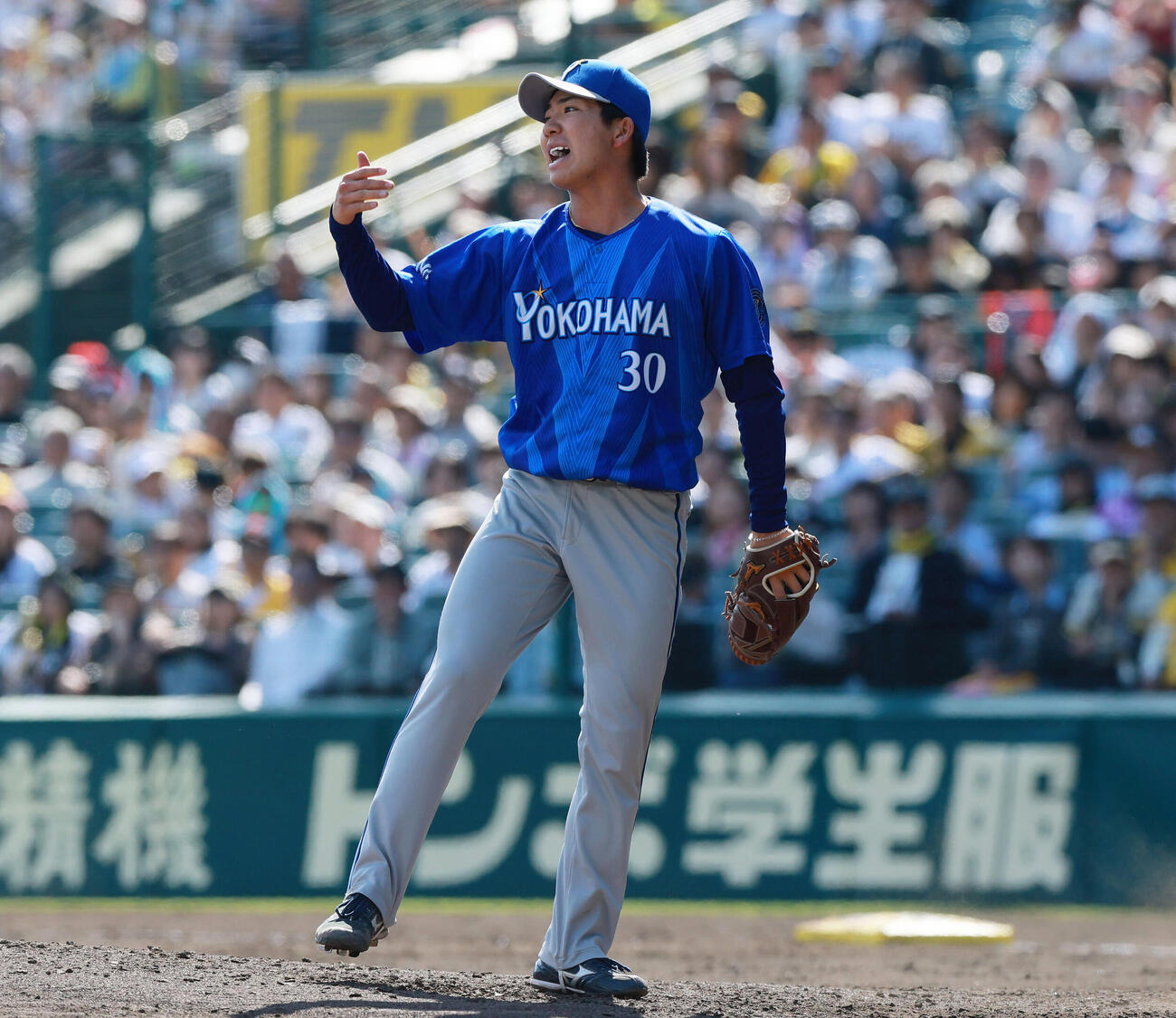 阪神対DeNA 5回裏阪神無死、篠木健太郎は小幡竜平を左飛に仕留め声を出す（撮影・上山淳一）