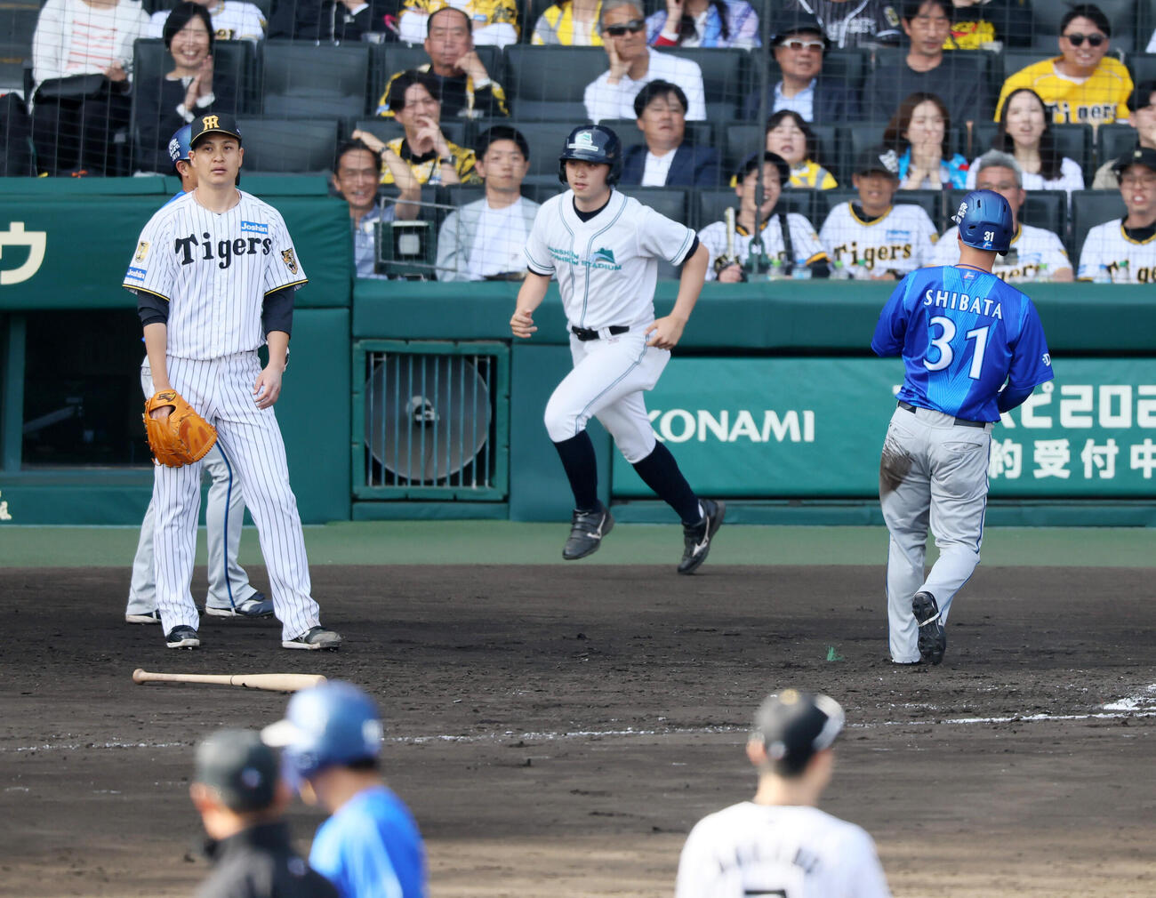 阪神対DeNA 8回表DeNA1死満塁、大竹耕太郎は度会隆輝に2点適時打を浴び失点する（撮影・加藤哉）