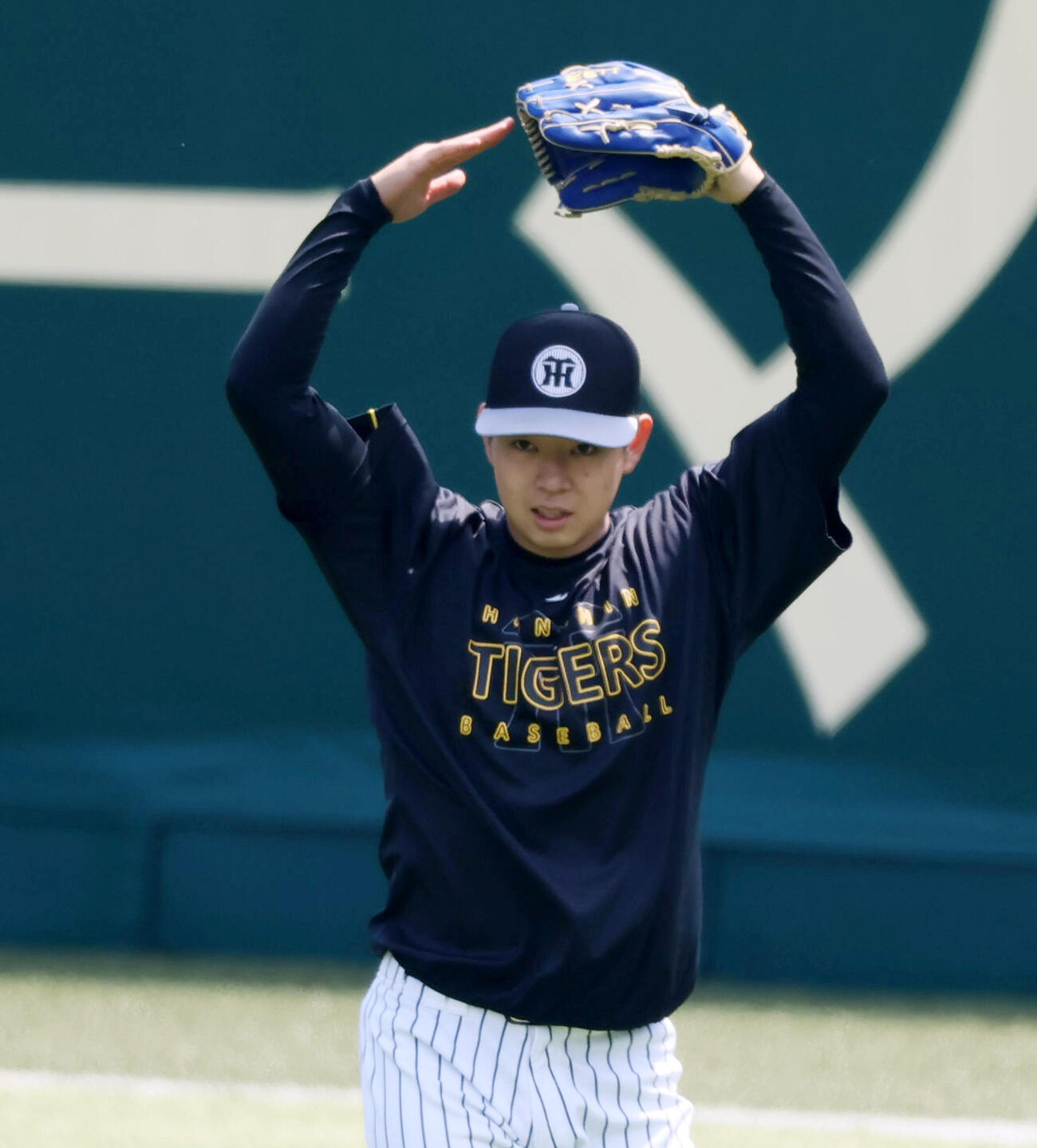 練習に参加しキャッチボールする阪神下村海翔（2026年5月撮影）