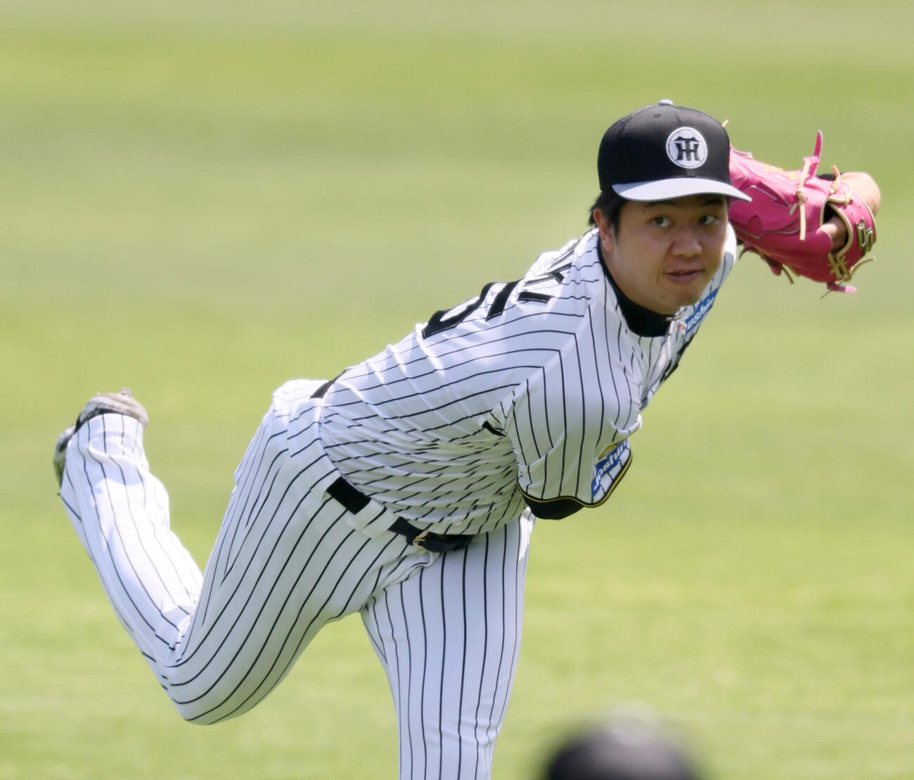 阪神対DeNA　練習でキャッチボールする阪神才木浩人（撮影・加藤哉）