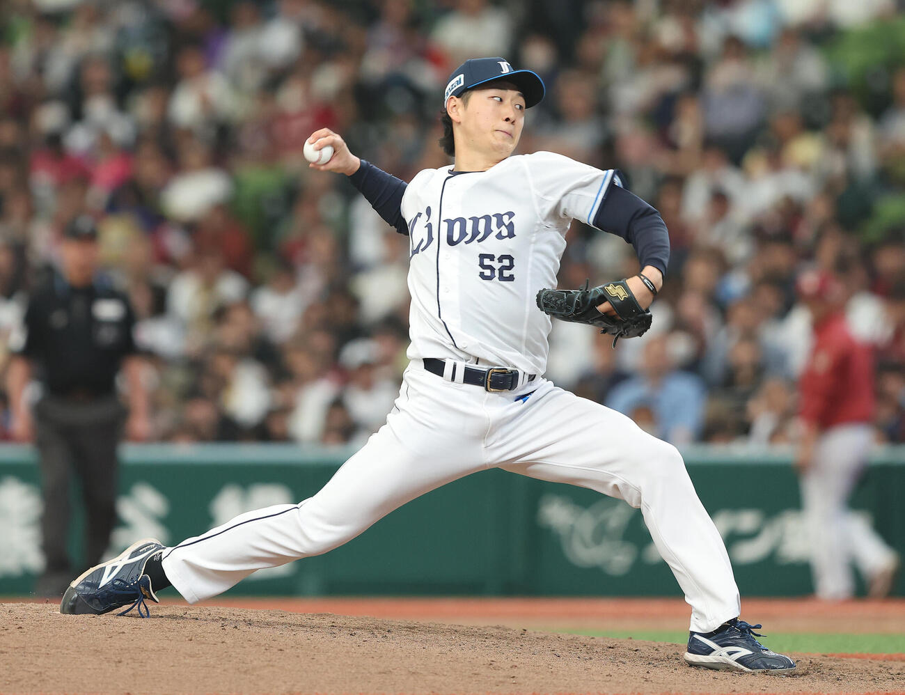 西武対楽天　7回表、3番手で登板する篠原響（撮影・河田真司）