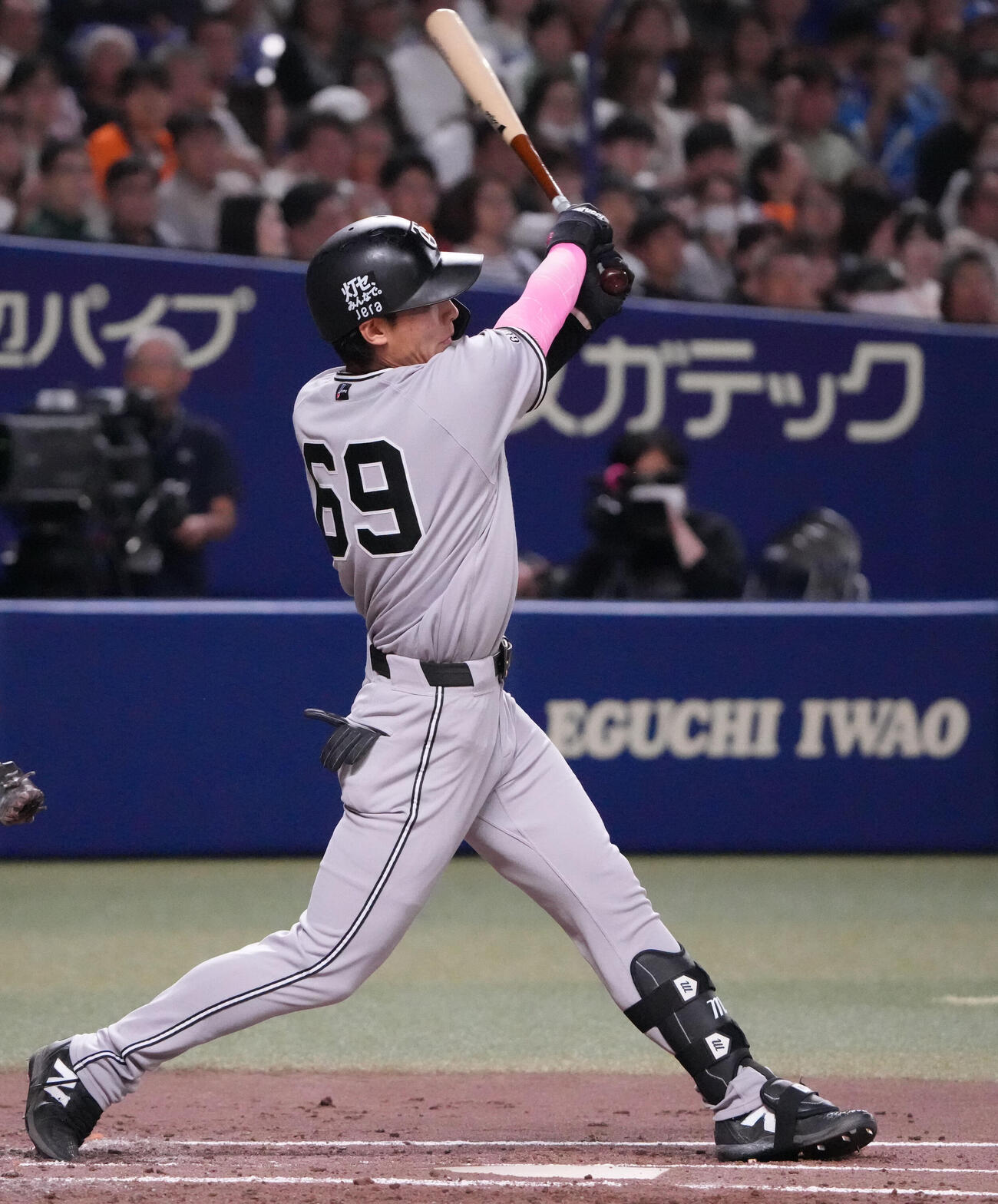 中日対巨人　2回表巨人2死二塁、適時打を放つ平山功太（撮影・森本幸一）