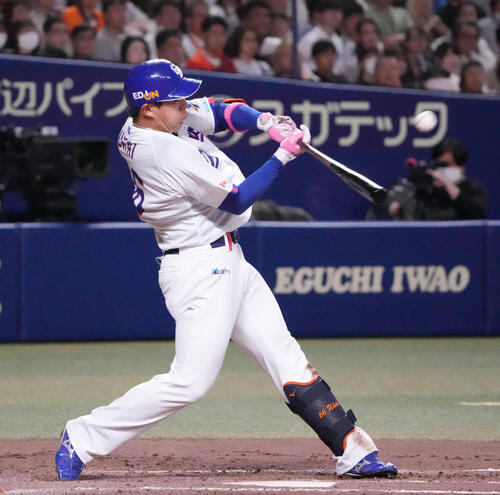 鵜飼航丞 プロ初ホームラン記念 鵜飼航丞、プロ1号の原点にあった本塁打王との出会い そして若武者は