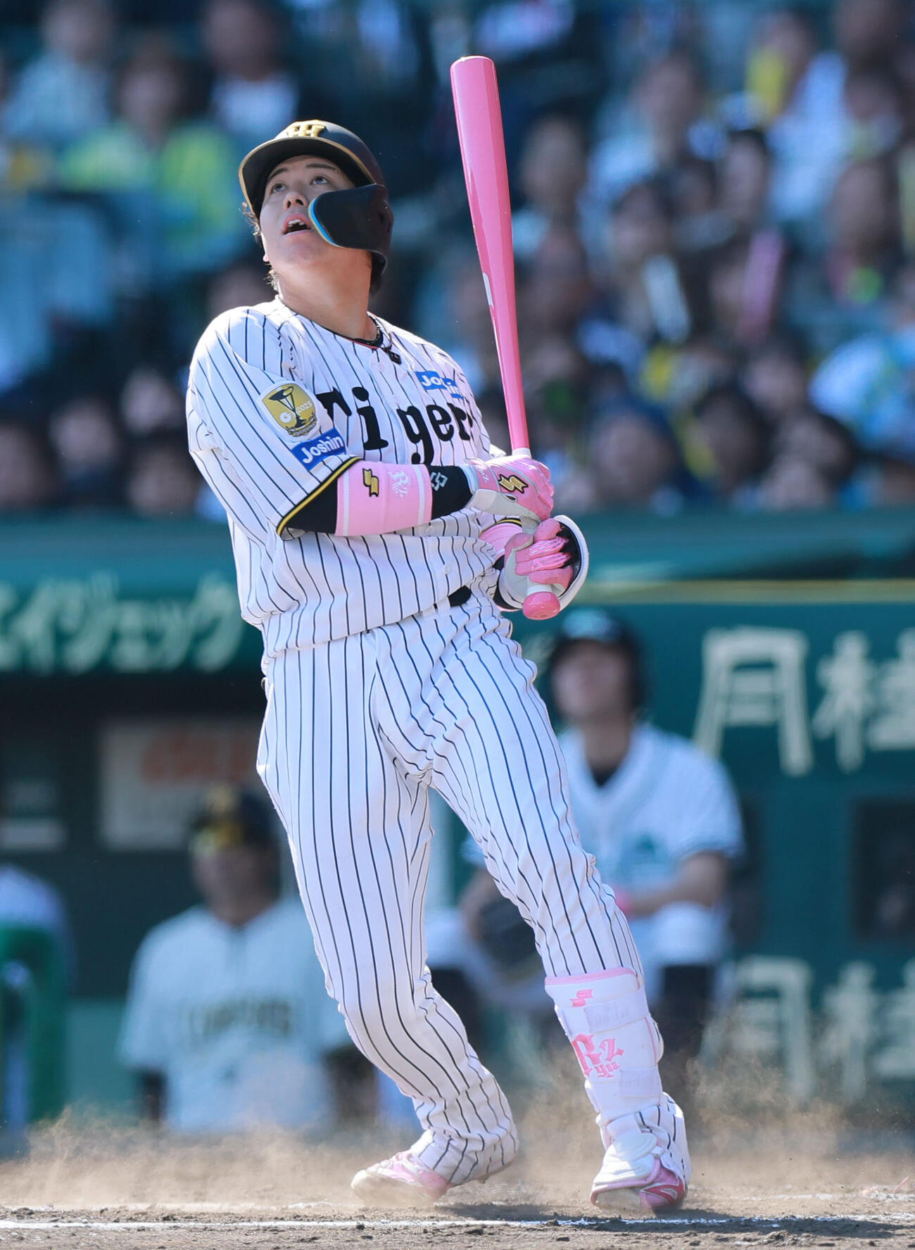 阪神対DeNA　阪神対DeNA無死一塁、安打を放つ梅野隆太郎（撮影・上山淳一）