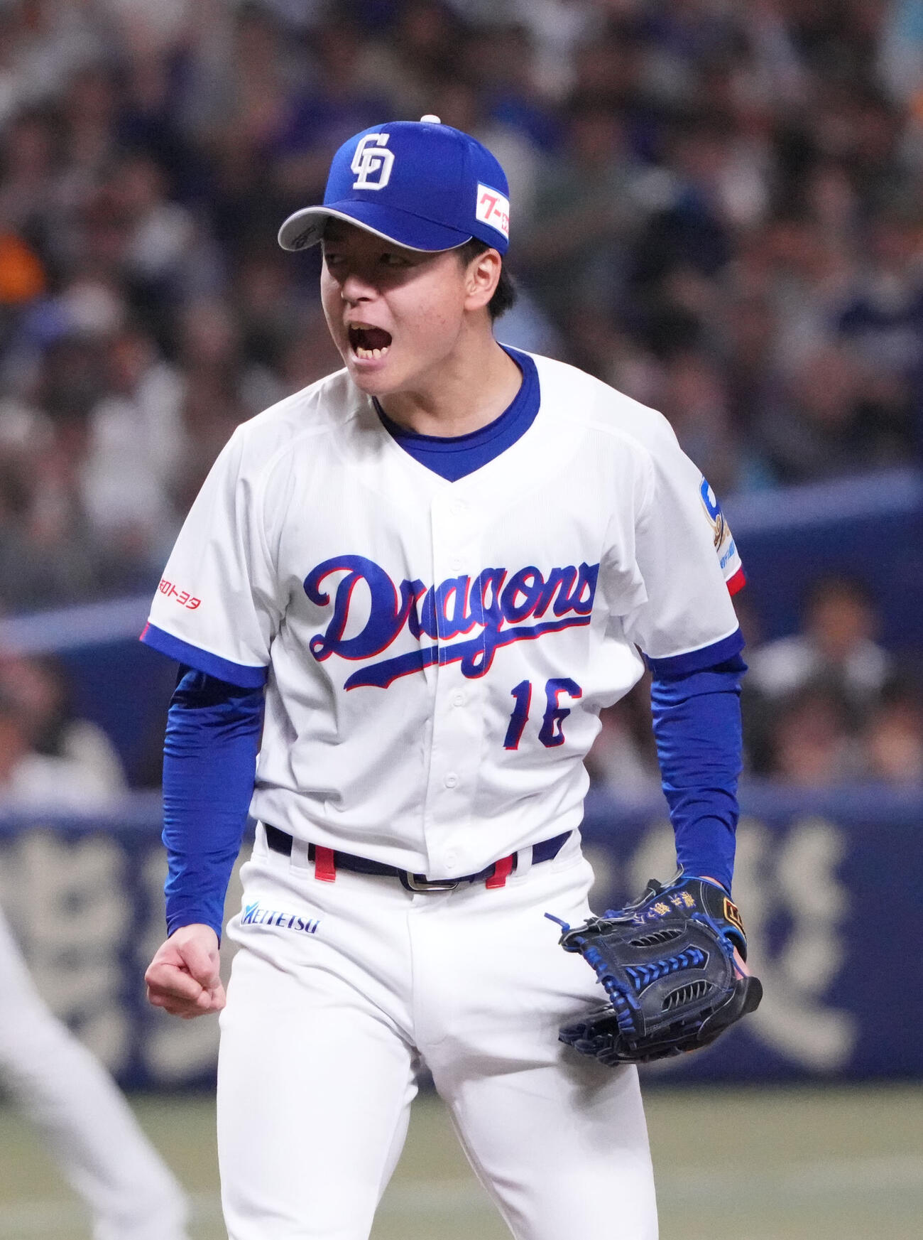 中日対巨人　5回表巨人2死一、三塁、丸佳浩を三振に仕留めほえる桜井頼之介（撮影・森本幸一）