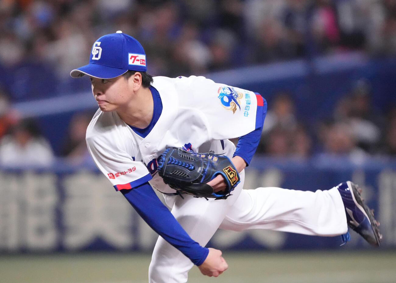 中日対巨人　1回表、登板する中日先発の桜井頼之介（撮影・森本幸一）