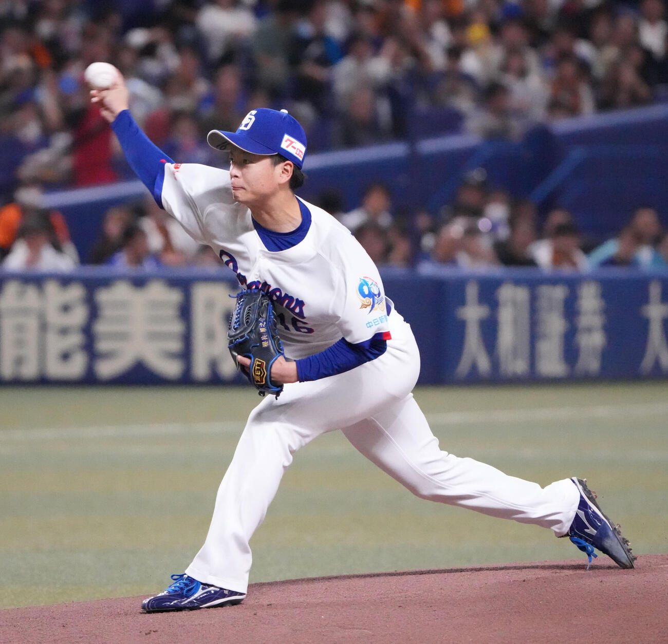 中日対巨人　1回表、登板する中日先発の桜井頼之介（撮影・森本幸一）