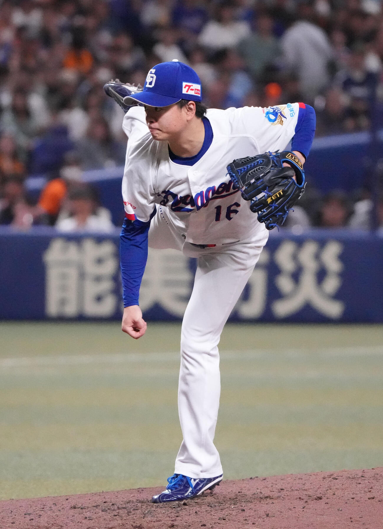 中日対巨人　5回表、力投する中日先発の桜井頼之介（撮影・森本幸一）