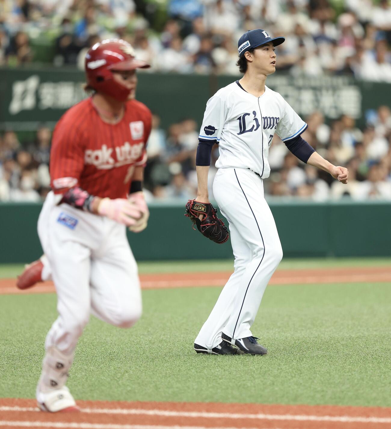 西武対楽天　1回表を抑える菅井信也（撮影・河田真司）