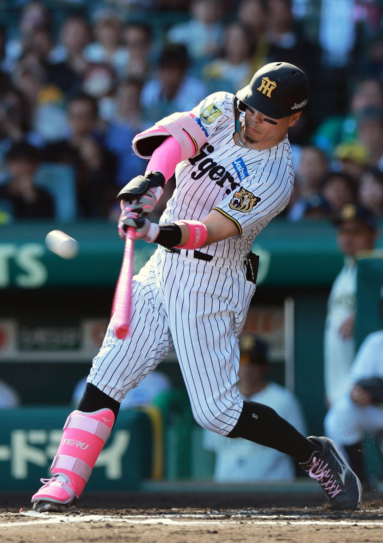 阪神対DeNA 6回裏阪神1死、佐藤輝明はソロ本塁打を放つ（撮影・上山淳一）