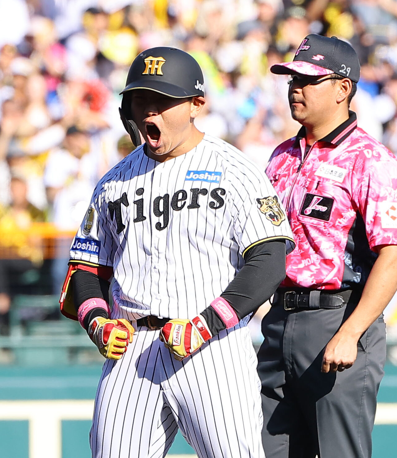 阪神対DeNA 7回裏阪神1死二塁、適時打を放った嶋村麟士朗は雄たけびを上げる（撮影・上田博志）