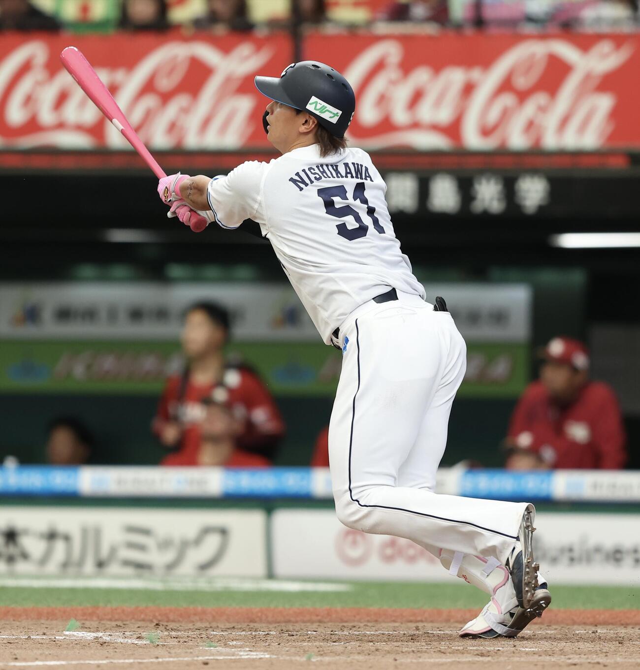 西武対楽天　4回裏西武1死二塁、右越え2点本塁打を放つ西川愛也（撮影・河田真司）