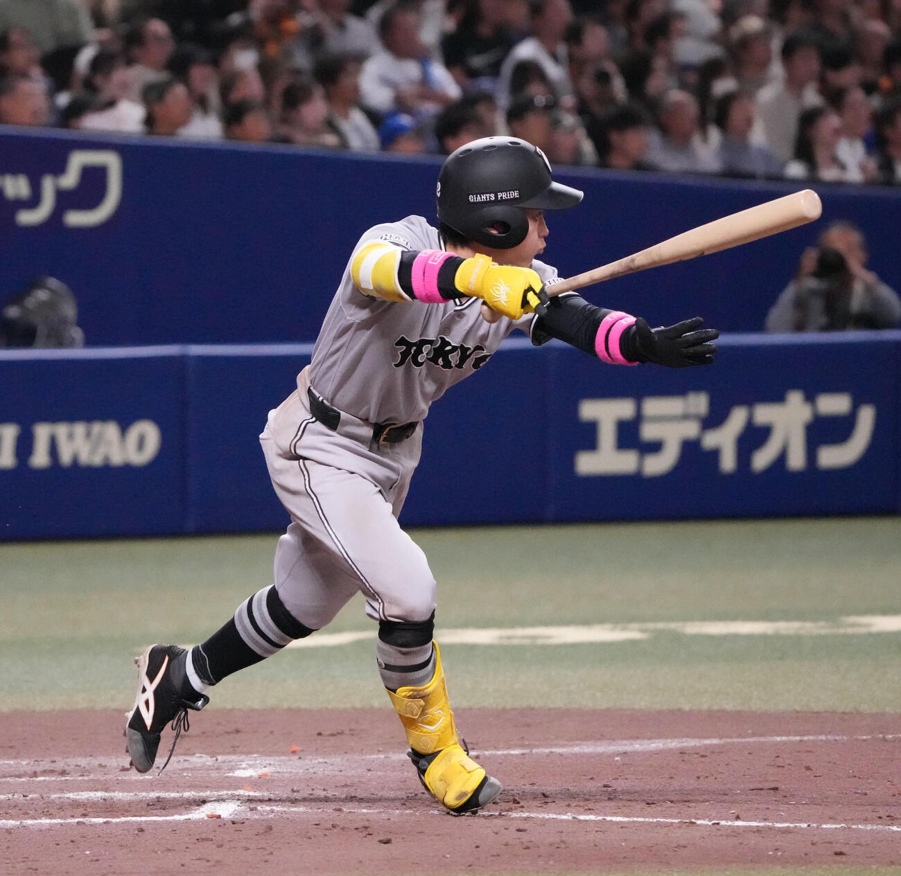 中日対巨人　9回表巨人2死一、三塁、2点適時二塁打を放つ浦田俊輔（撮影・森本幸一）