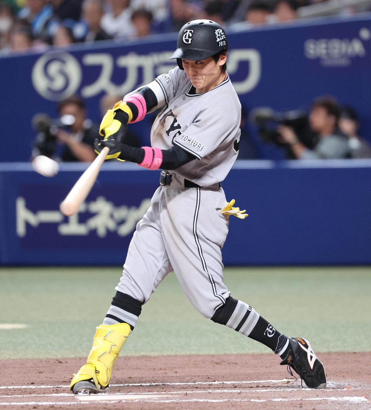 中日対巨人　6回表巨人2死二、三塁、浦田俊輔は右中間に適時三塁打を放つ（撮影・西尾就之）