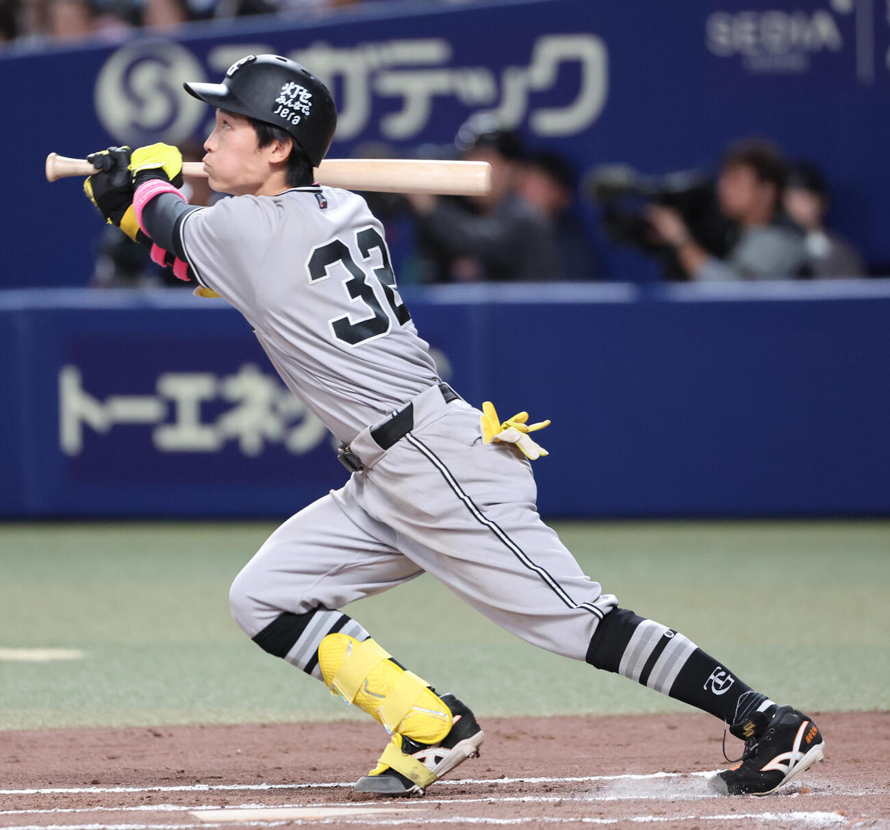 中日対巨人　6回表巨人2死二、三塁、浦田俊輔は右中間に適時三塁打を放つ（撮影・西尾就之）