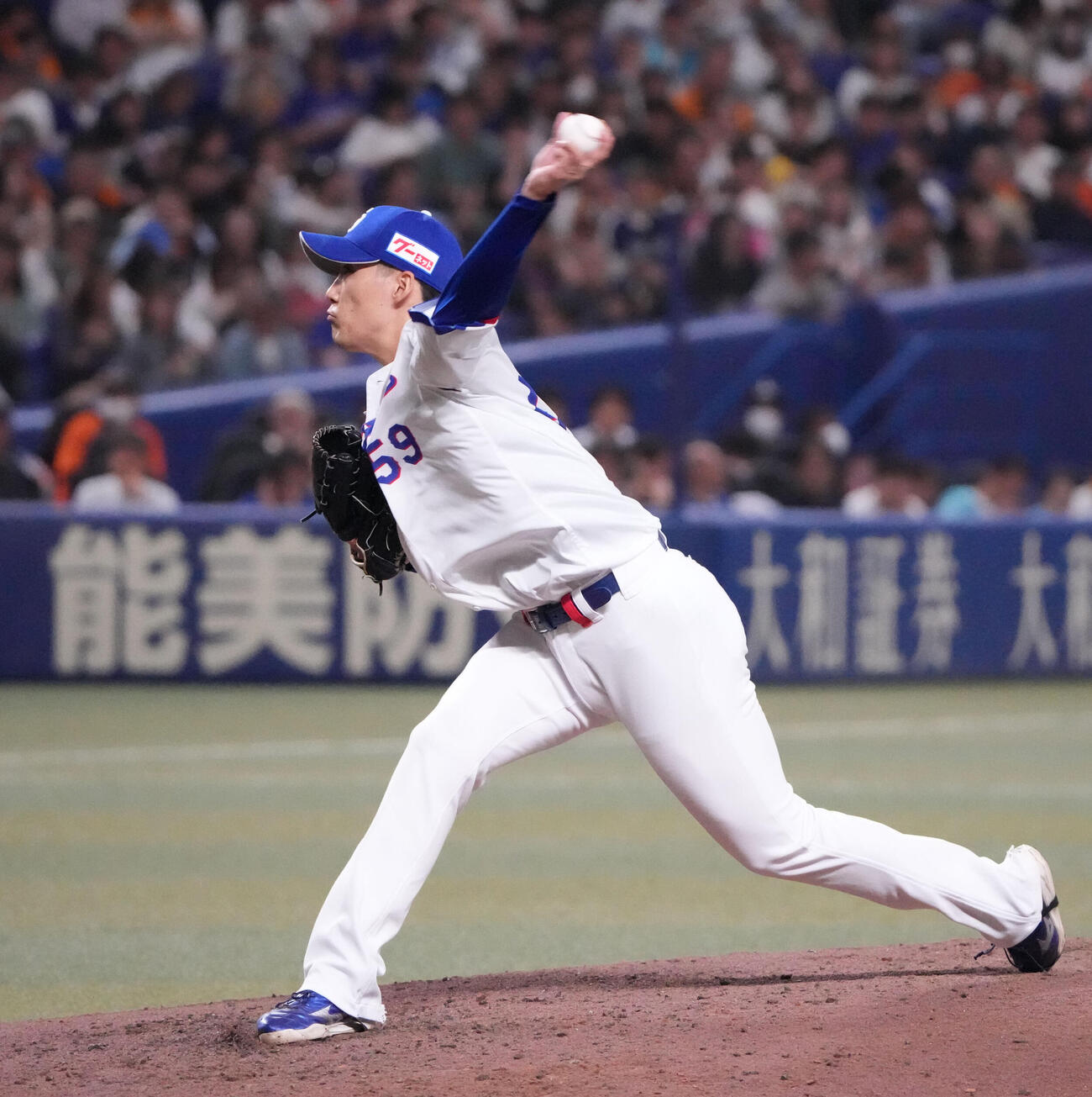 中日対巨人　7回表、中日3番手で登板する斎藤綱記（撮影・森本幸一）