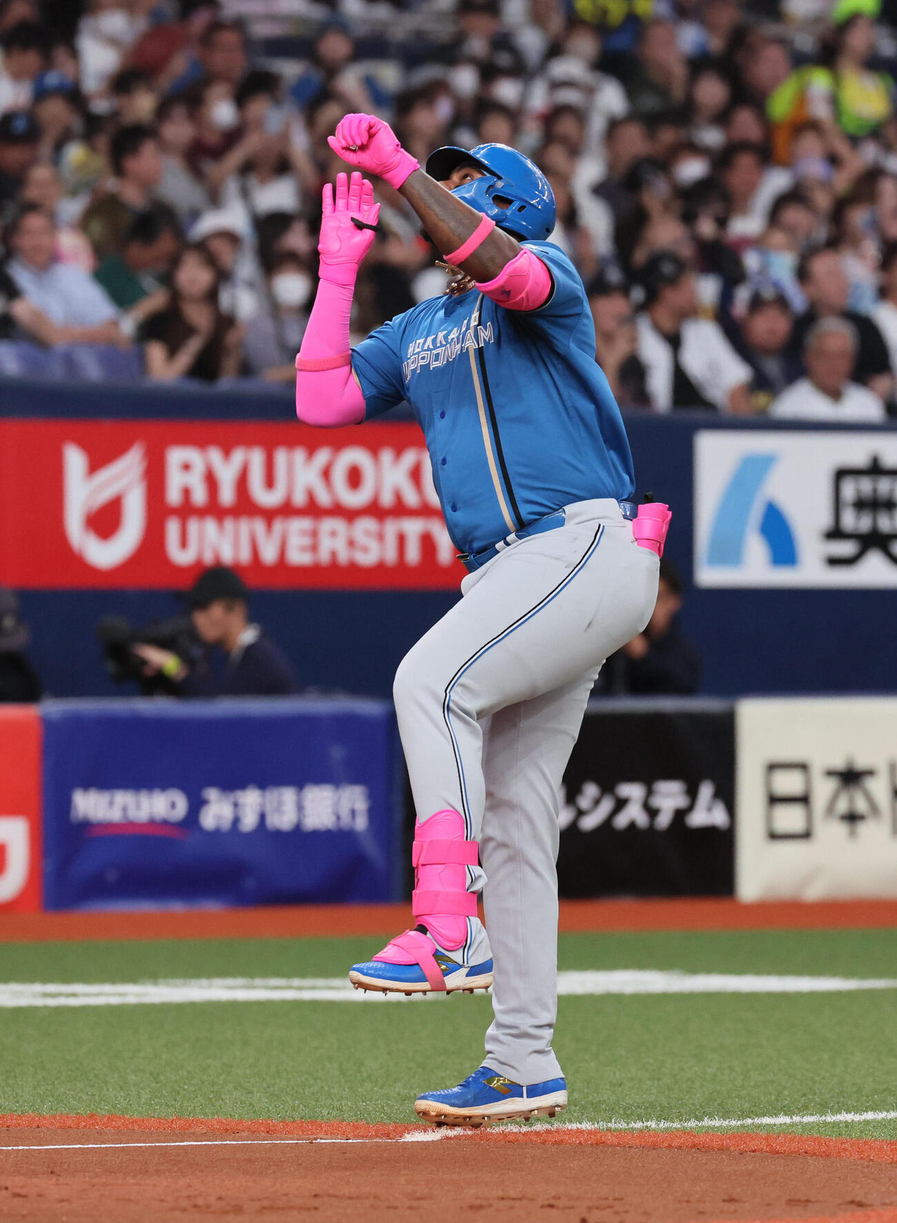 オリックス対日本ハム　1回表日本ハム2死一塁、日本ハムのフランミル・レイエスは先制2点本塁打を放つ　（撮影・宮崎幸一）