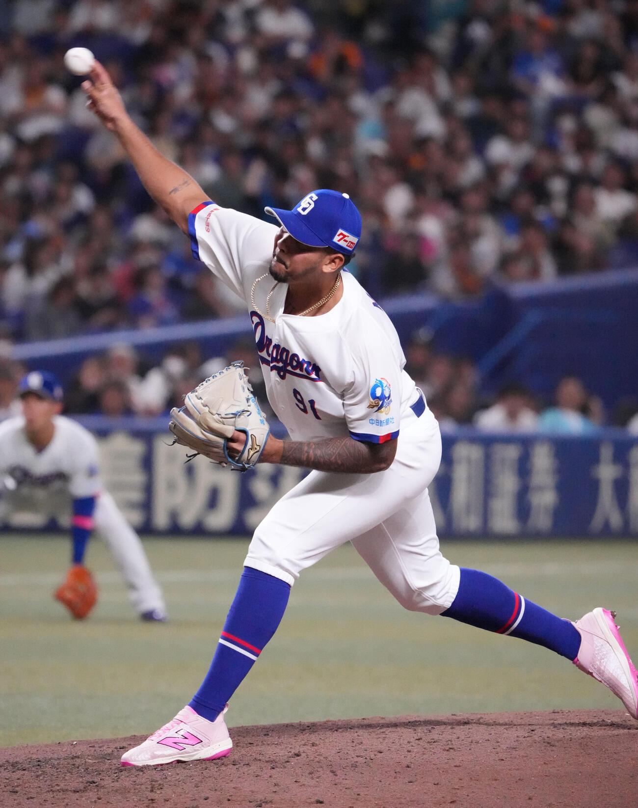 中日対巨人　6回表、中日2番手で登板するウンベルト・メヒア（撮影・森本幸一）