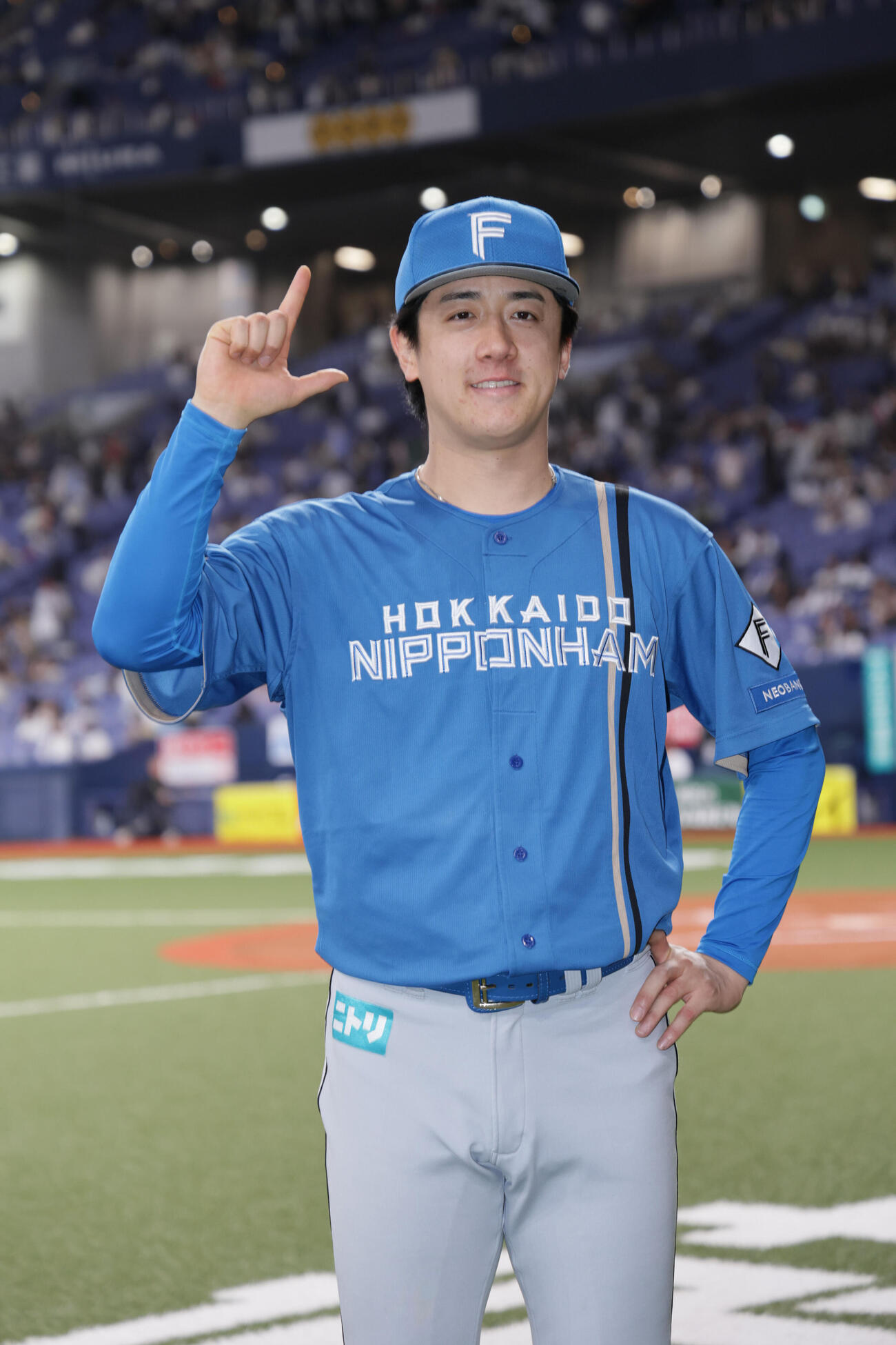 オリックス対日本ハム　3勝目を挙げた日本ハム北山亘基はDOMIIれ！（ドミれ！）ポーズを見せる（撮影・宮崎幸一）