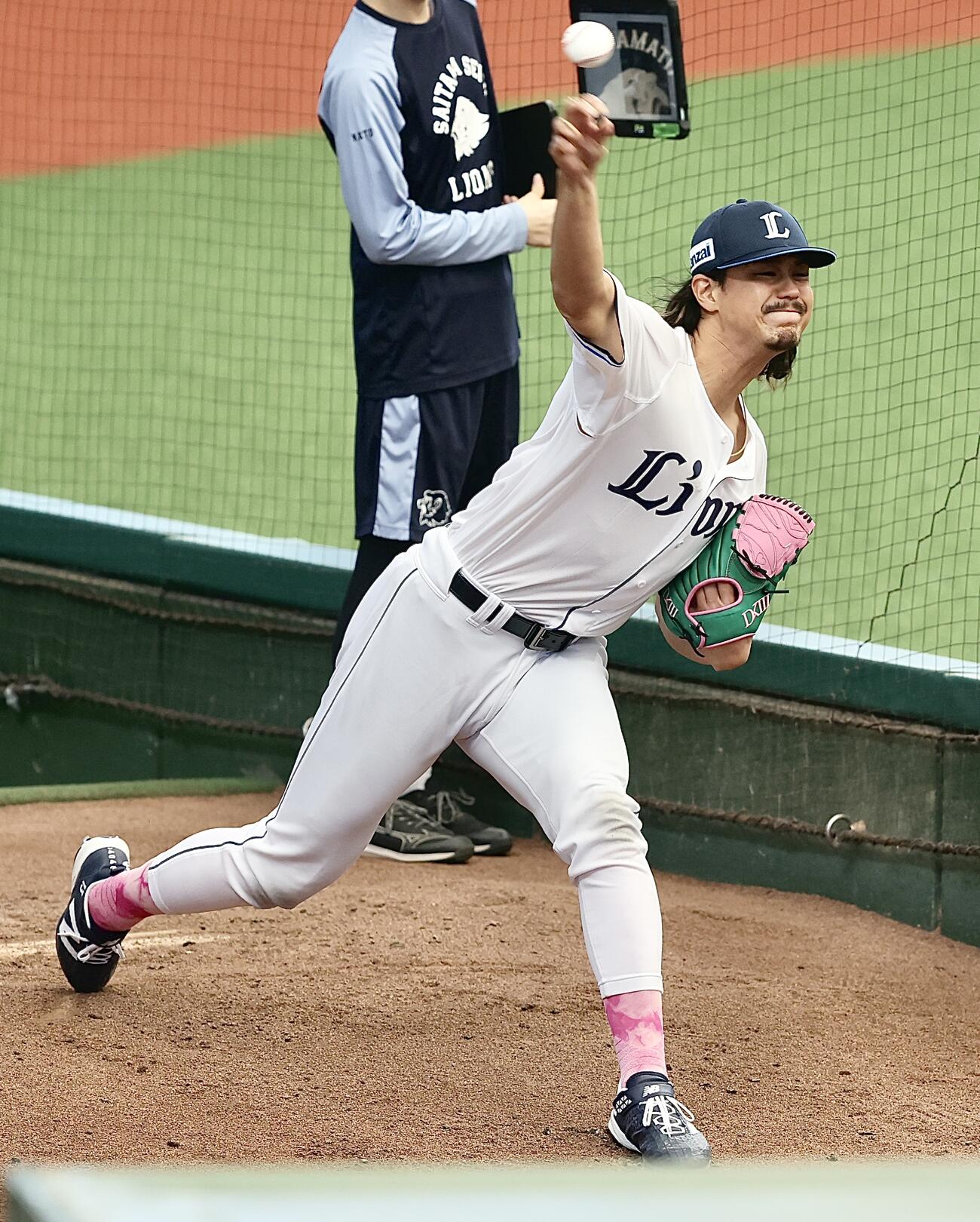 西武対楽天　ブルペン投球する西武高橋光成（撮影・河田真司）