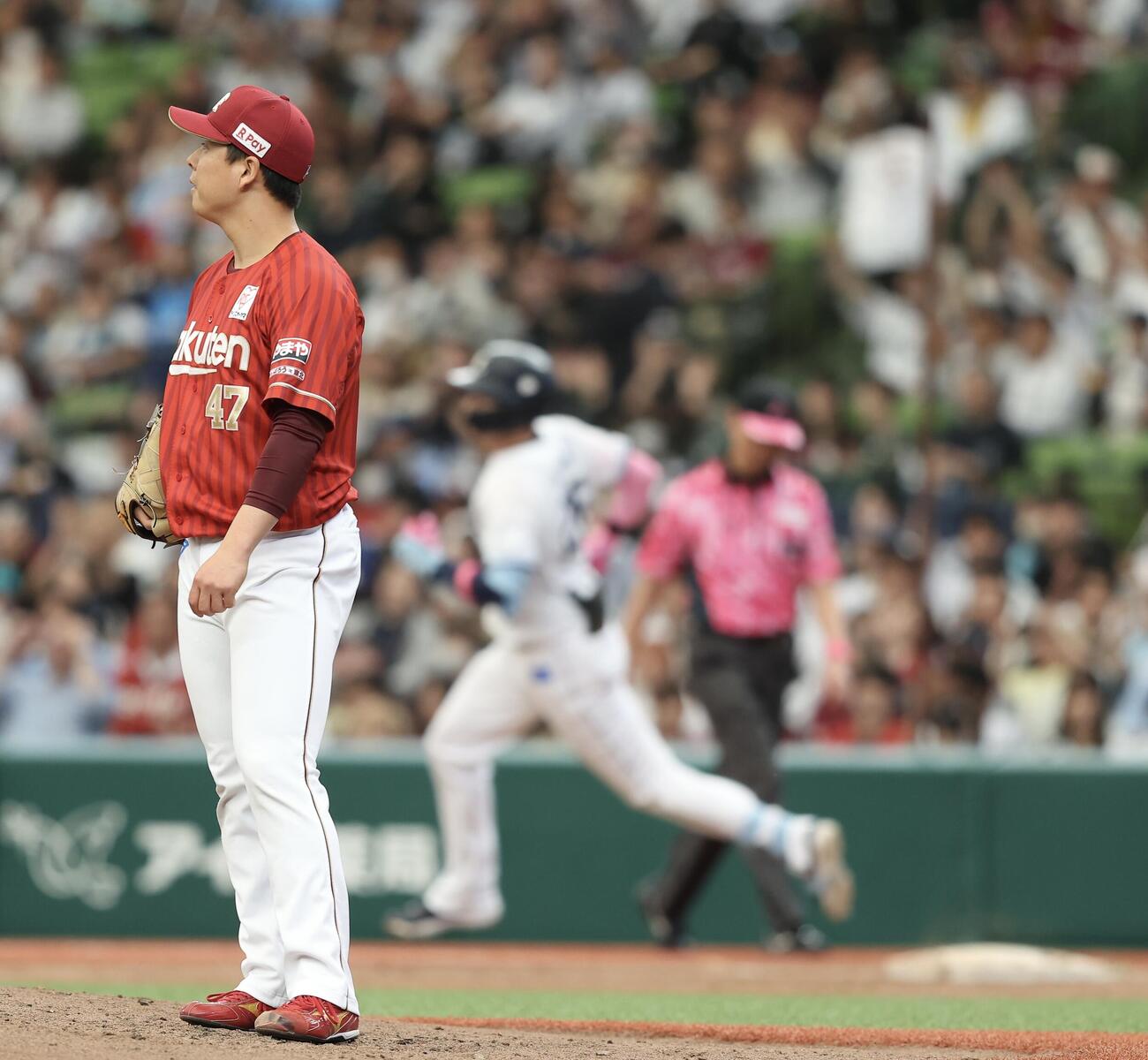 西武対楽天　3回裏西武無死、ネビンに左越えソロ本塁打を浴びる藤井聖（撮影・河田真司）