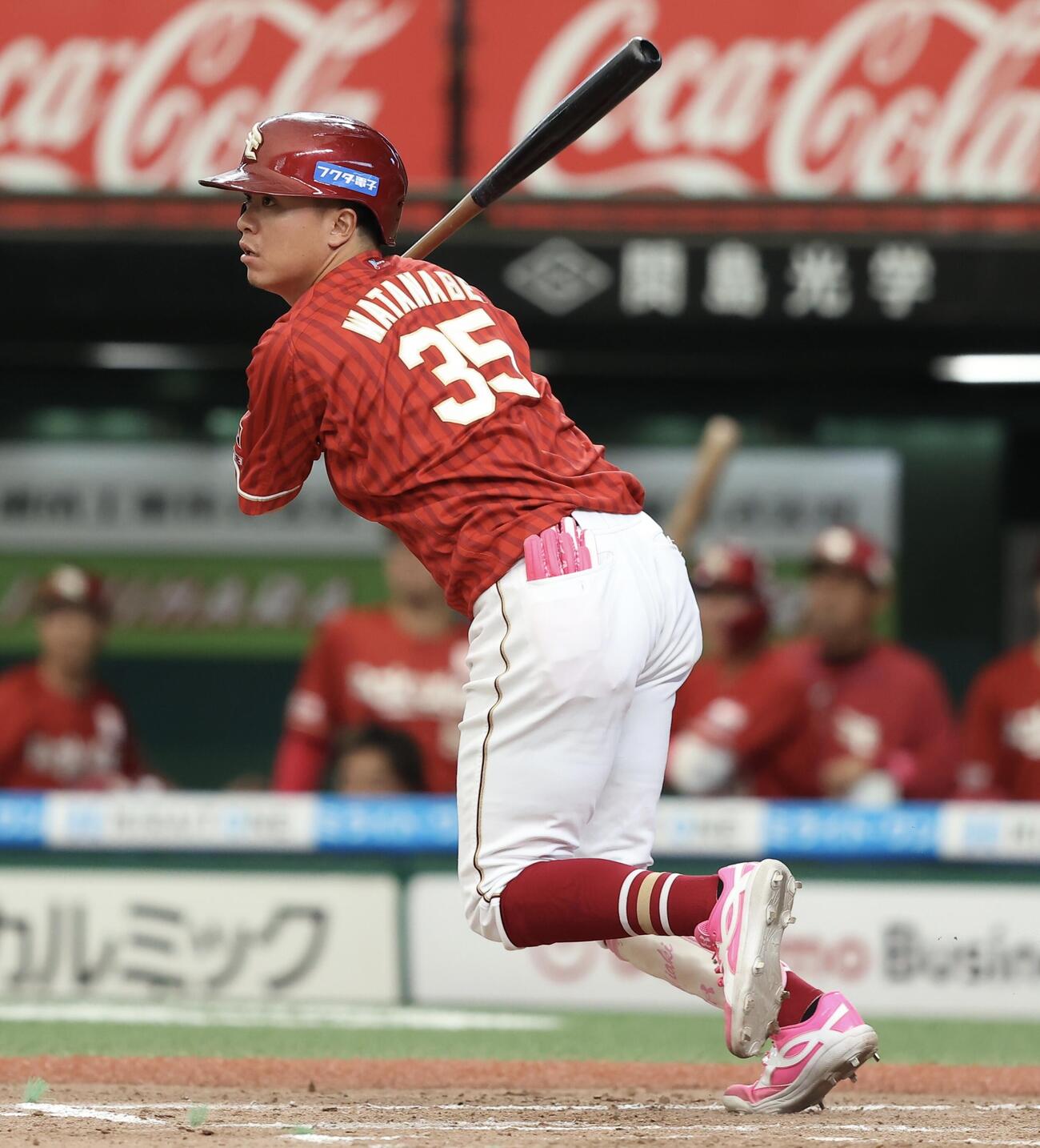西武対楽天　7回表楽天無死、左前打を放つ渡辺佳明（撮影・河田真司）