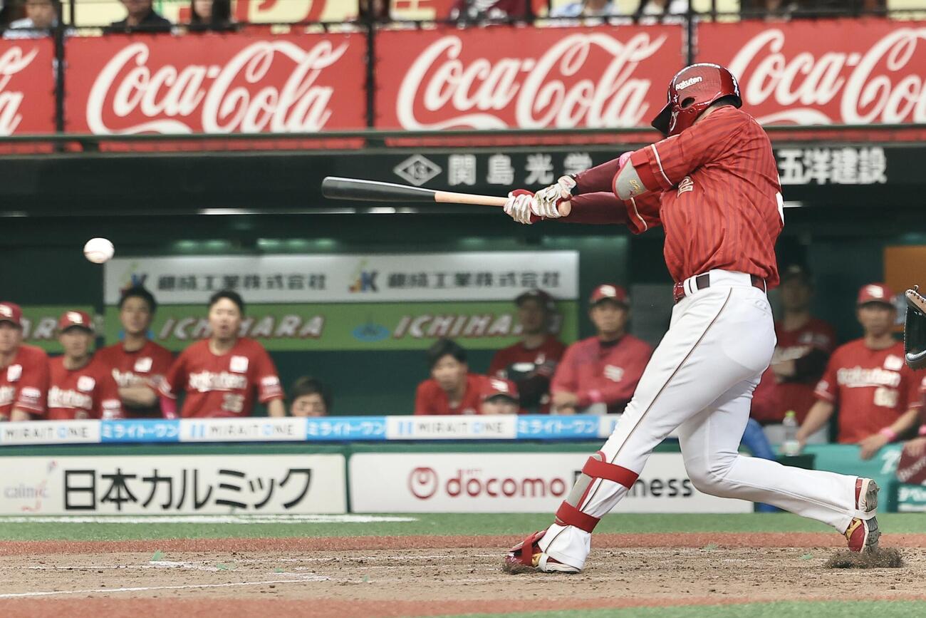 西武対楽天　5回表楽天2死二塁、左前適時打を放つ太田光（撮影・河田真司）