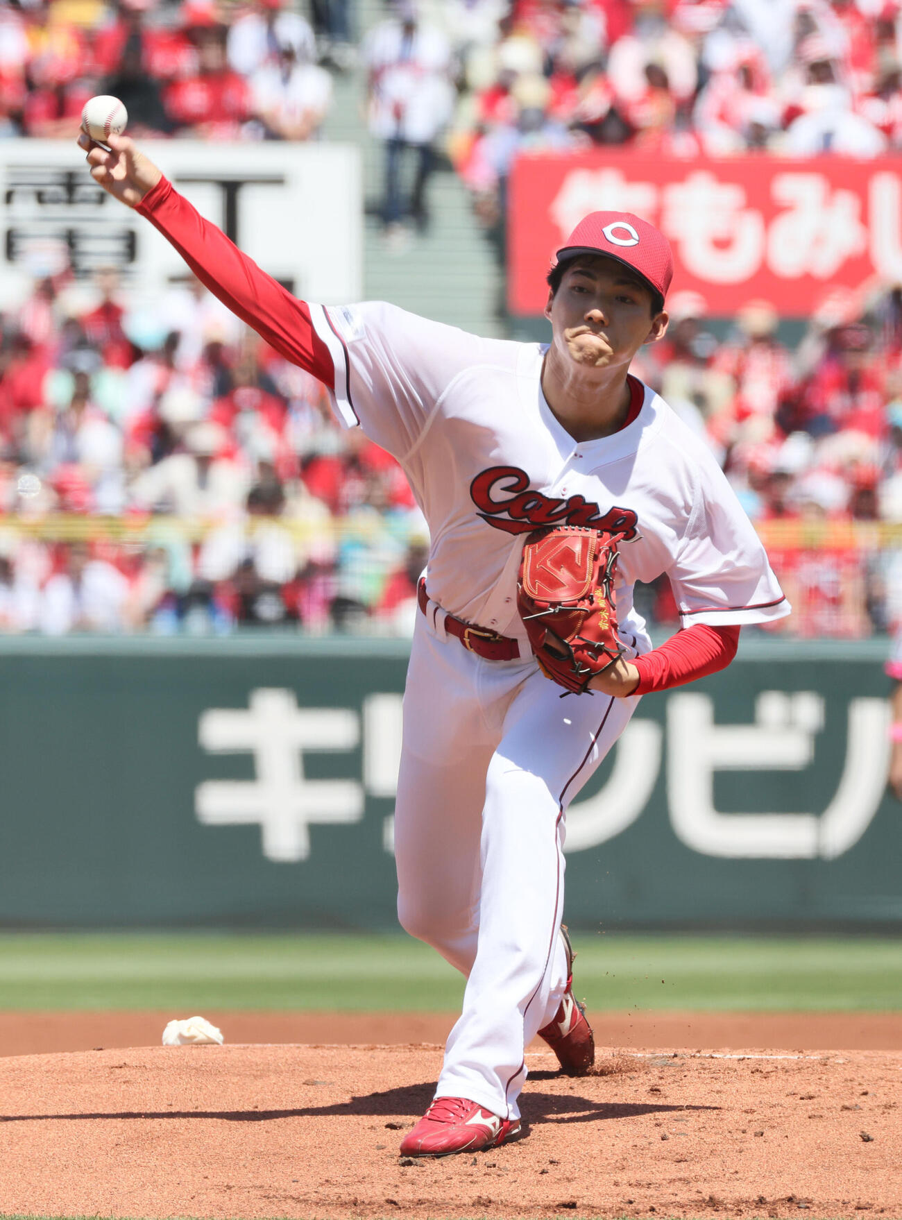 広島対ヤクルト　力投する広島先発の赤木晴哉（撮影・加藤孝規）