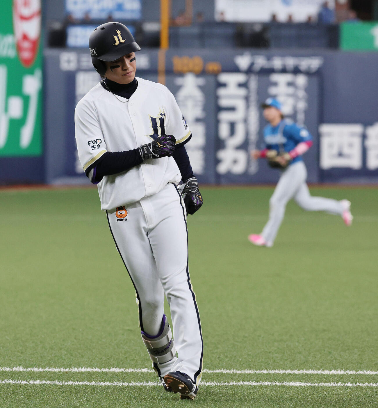 オリックス対日本ハム　3回裏オリックス2死一塁、渡部遼人は一縷ゴロに倒れる（撮影・宮崎幸一）