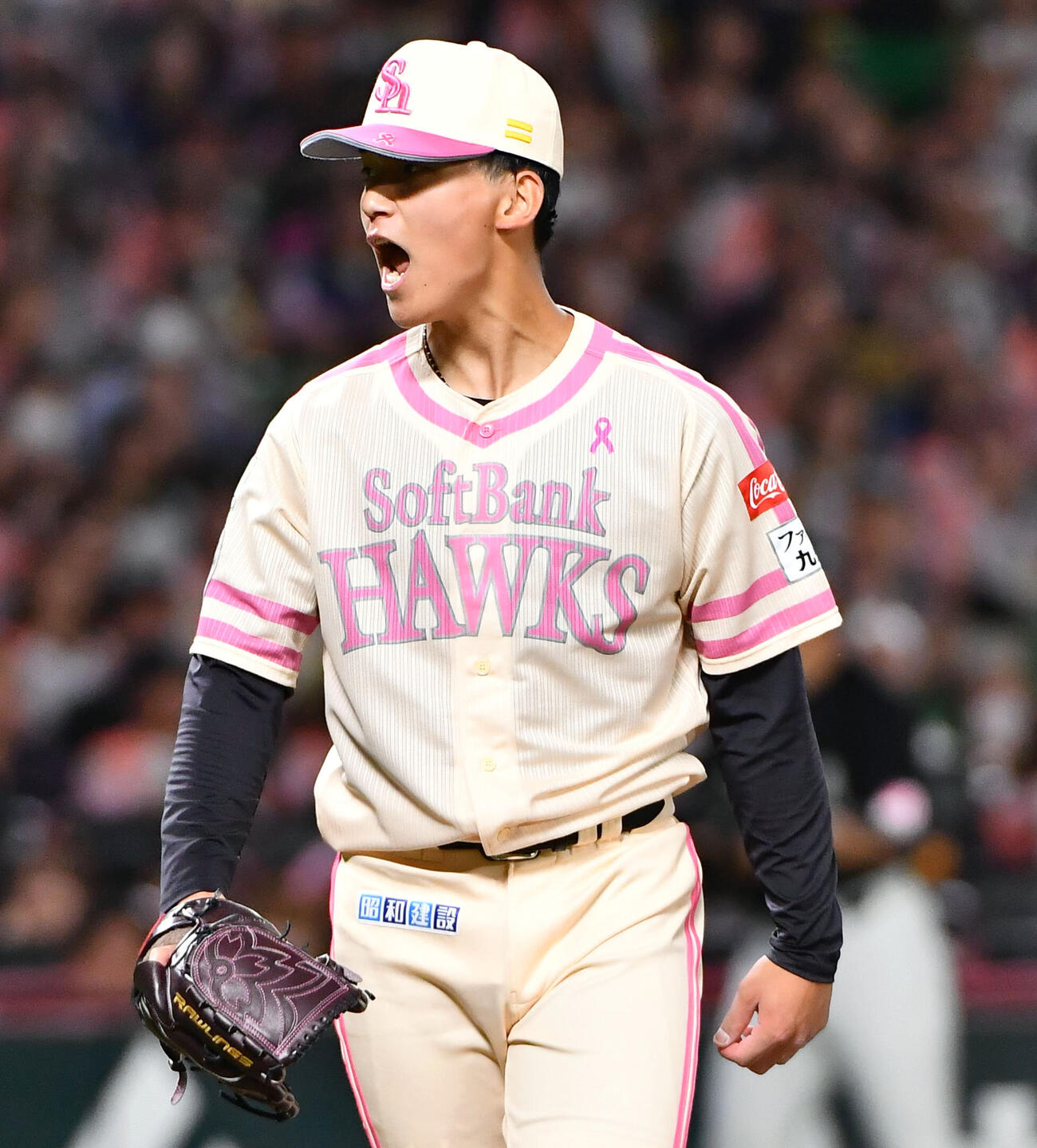 ソフトバンク対ロッテ　5回表ロッテ2死一、三塁、上田希由翔を空振り三振に抑え、雄たけびをあげる前田悠伍（撮影・岩下翔太）
