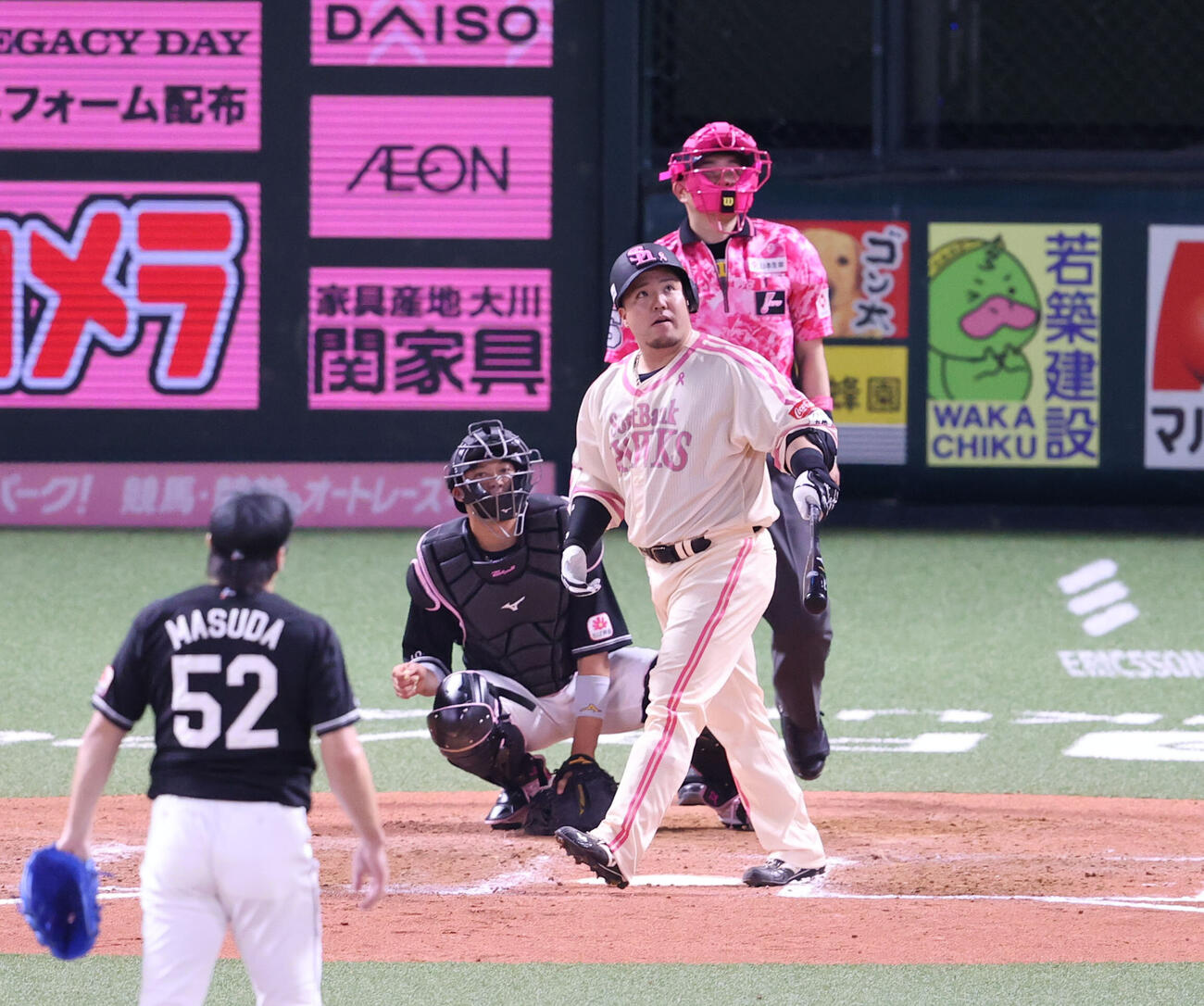 ソフトバンク対ロッテ　7回裏ソフトバンク2死二、三塁、山川穂高は左越えに3点本塁打を放つ（撮影・梅根麻紀）＝2026年5月10日