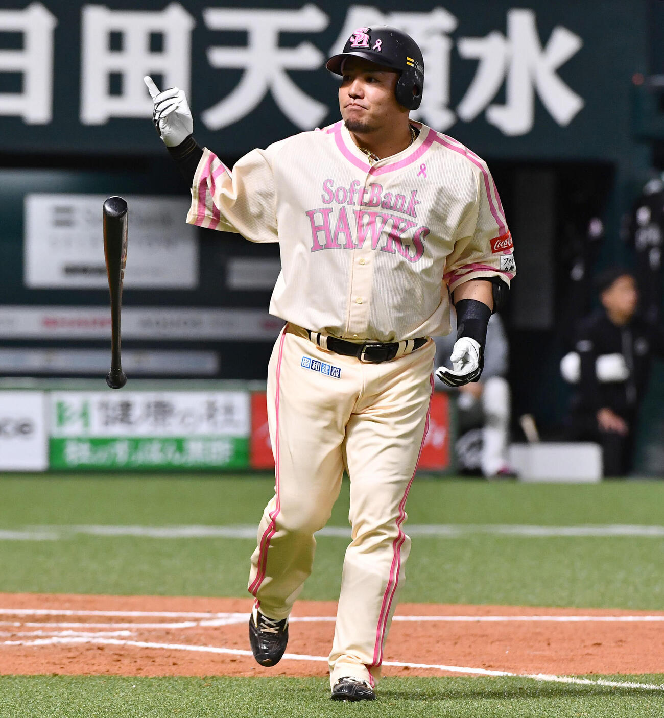 ソフトバンク対ロッテ　7回裏ソフトバンク2死二、三塁、山川穂高は左越え3点本塁打を放つ（撮影・岩下翔太）
