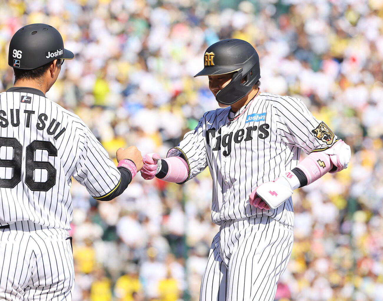 阪神対DeNA 5回裏阪神無死一塁、梅野隆太郎は安打を放つ（撮影・上田博志）