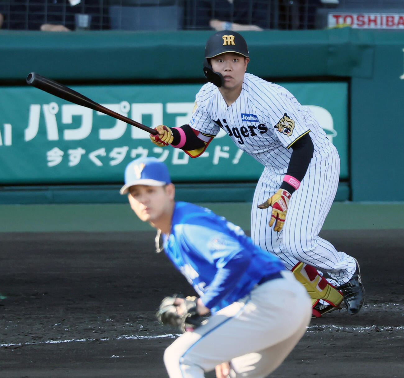 阪神対DeNA 7回裏阪神1死二塁、代打嶋村麟士朗は中前適時打を放つ。投手宮城滝太（撮影・加藤哉）