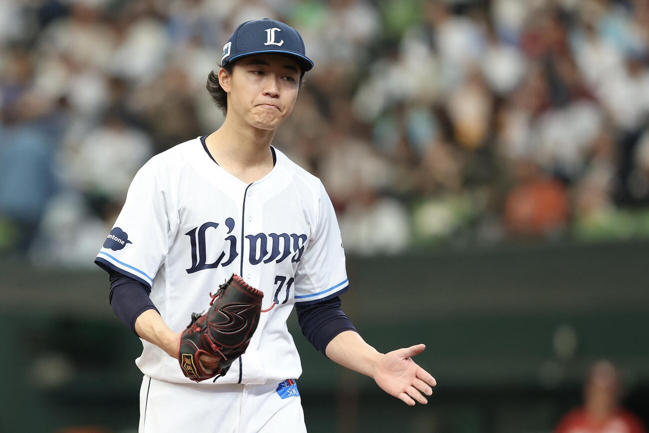 西武対楽天　5回表を抑える菅井信也（撮影・河田真司）