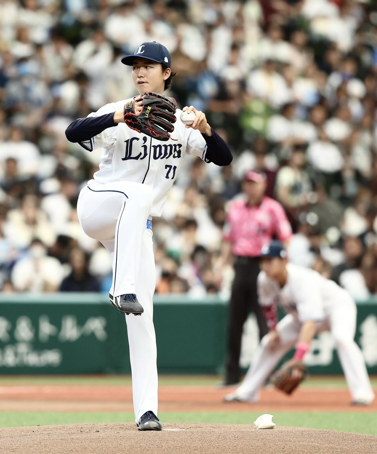 西武対楽天　先発登板する西武菅井信也（撮影・河田真司）