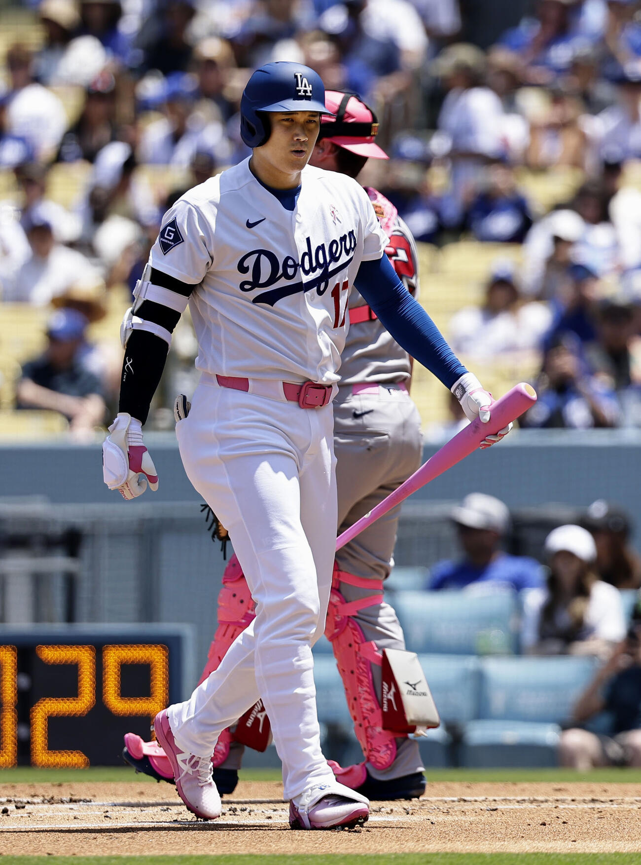 ブレーブス戦の1回、空振り三振に倒れたドジャース・大谷＝ロサンゼルス（共同）