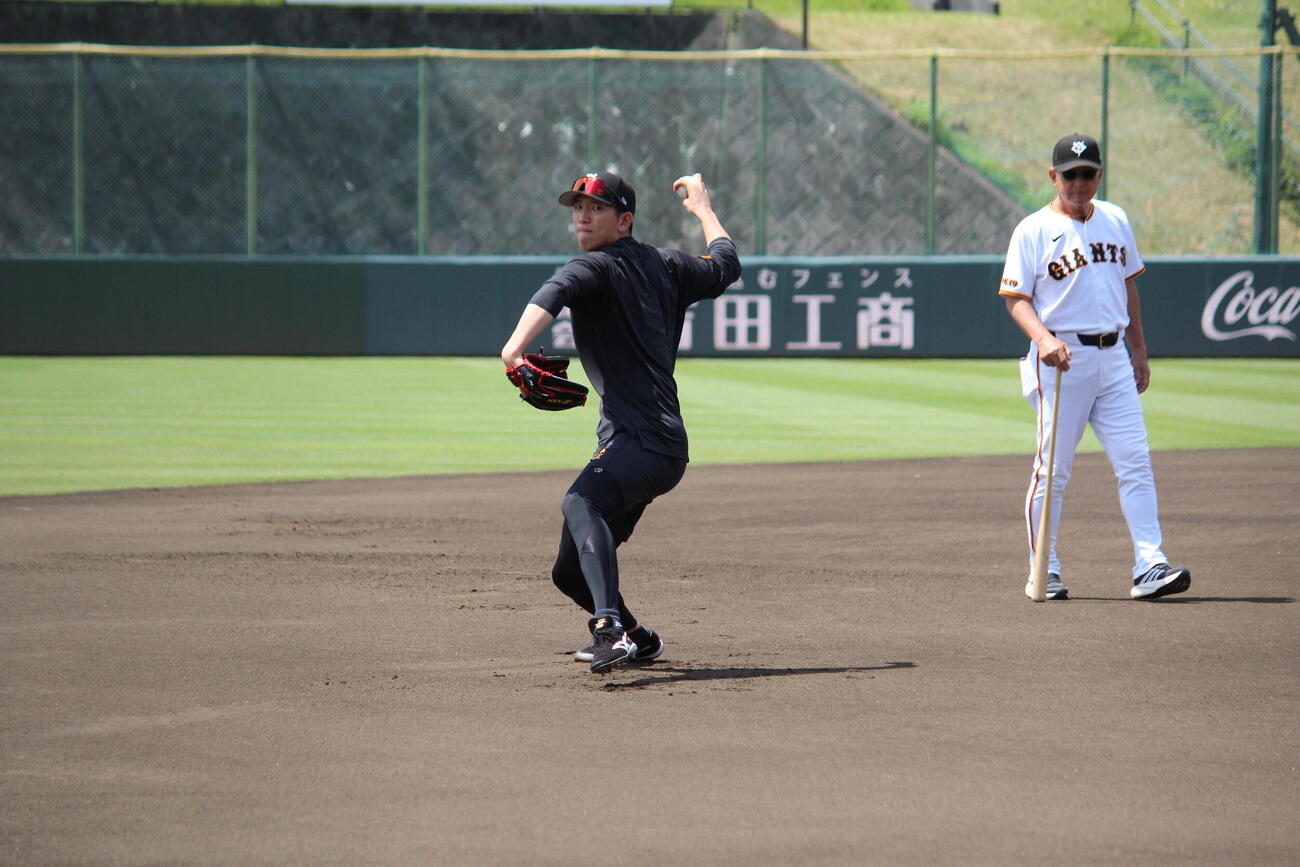 巨人戸郷翔征投手がジャイアンツ球場で調整。